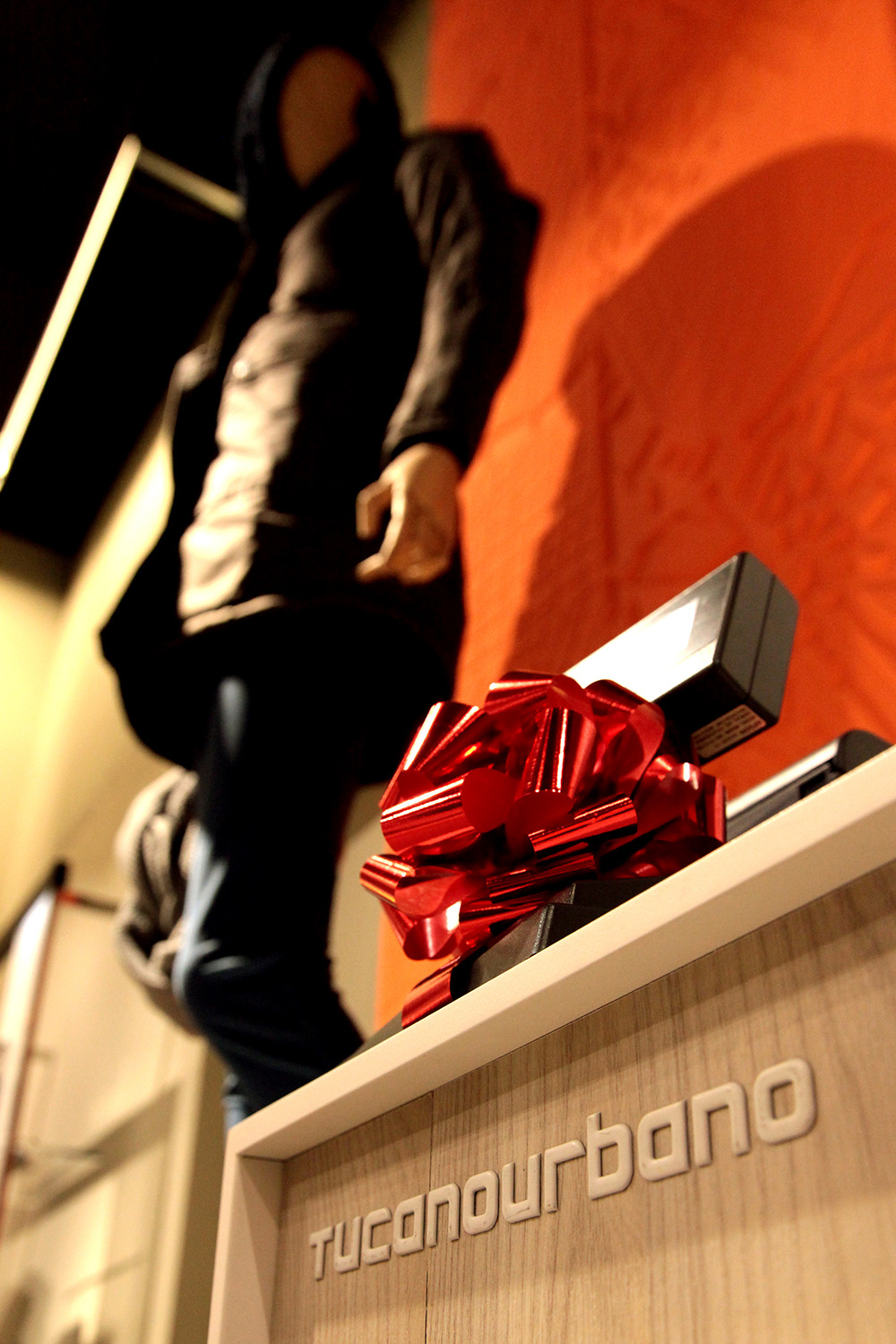 米兰风格都市骑行品牌店设计-5