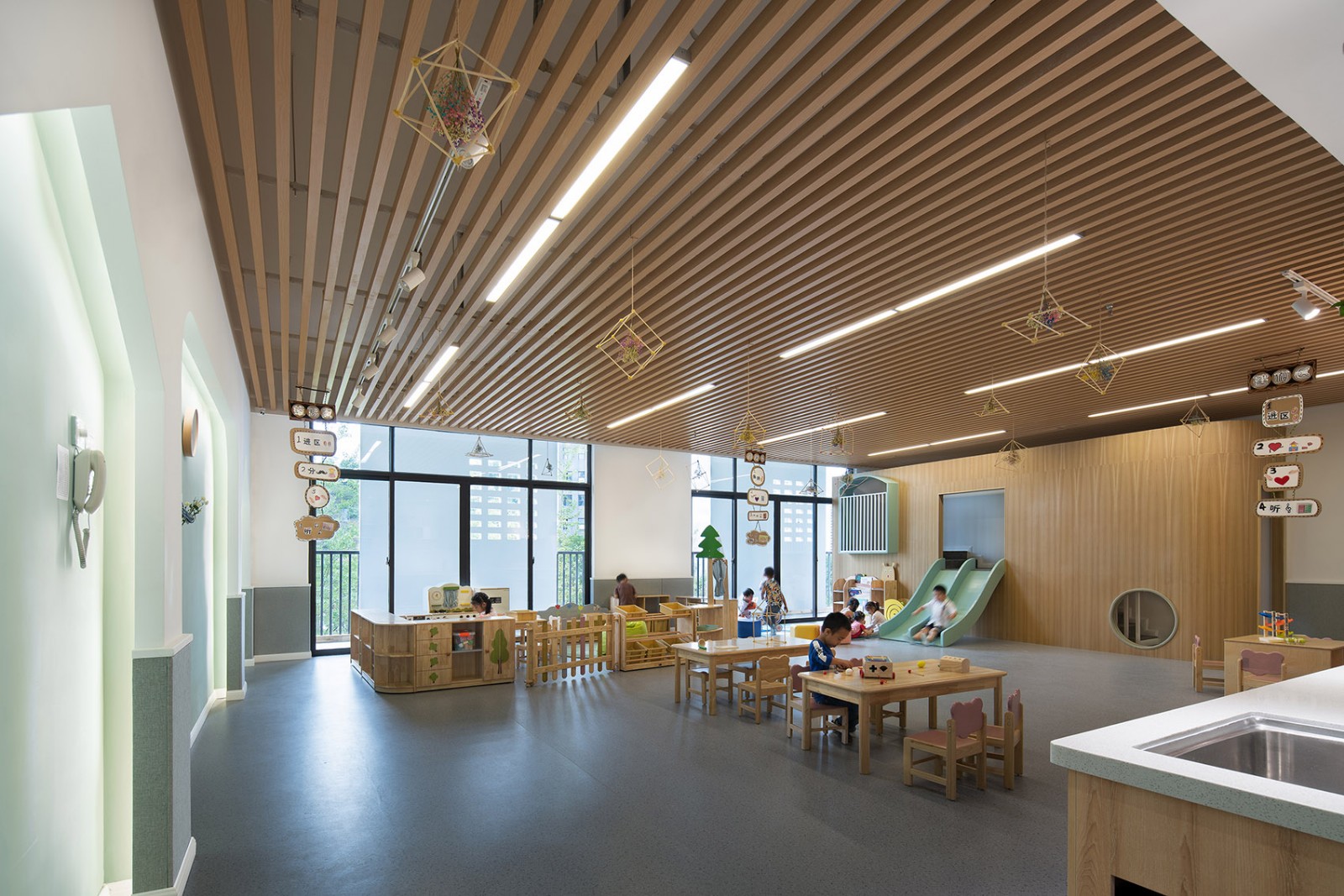 湖北十堰 A+自然幼儿园——自然、简约、童趣的空间设计-13