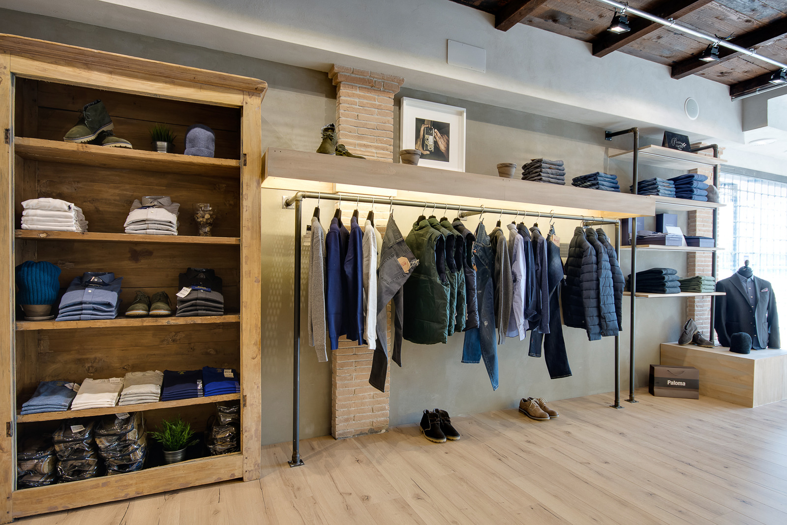 罗马北部绿意盎然的高端服装店-2