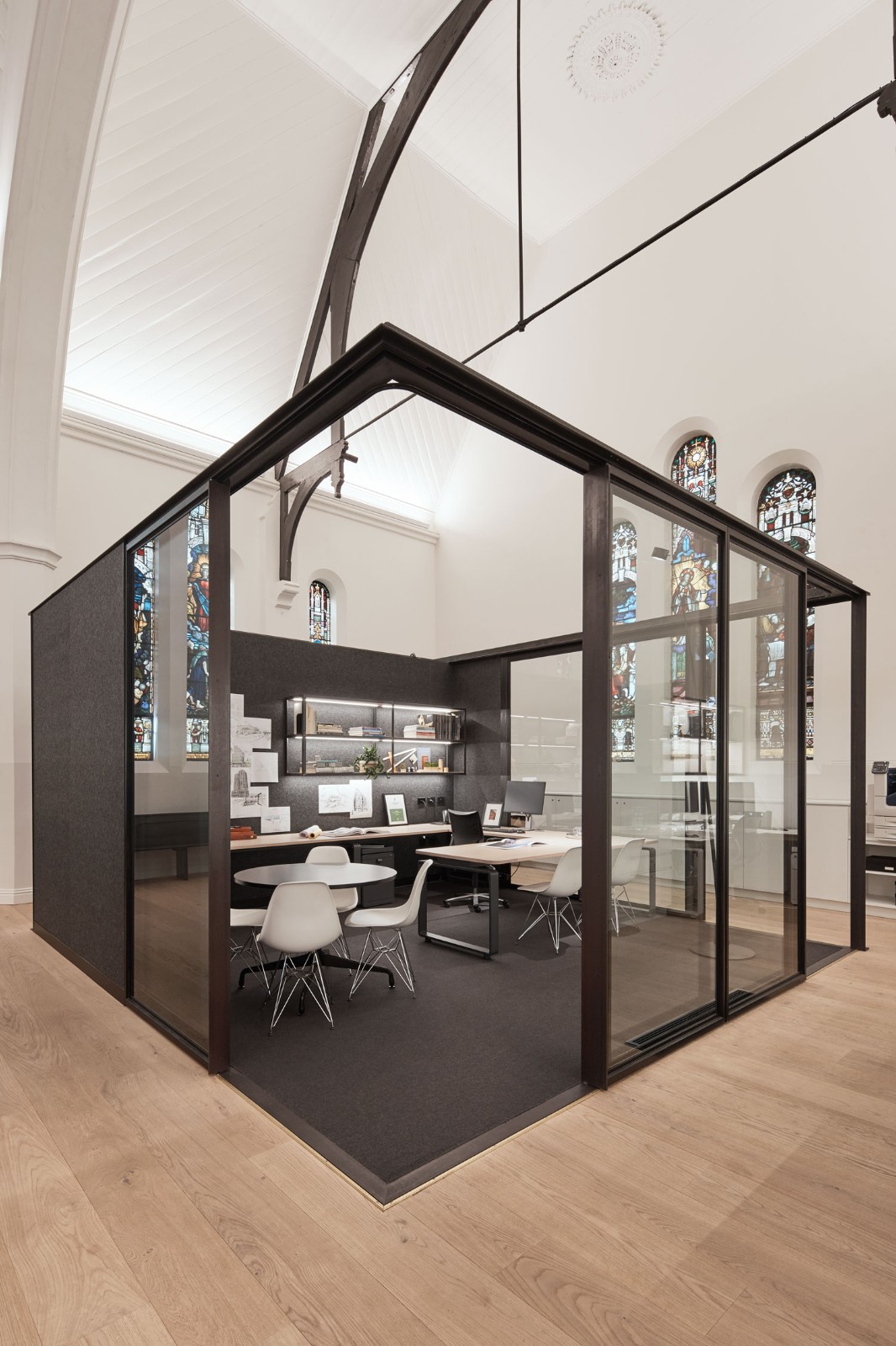 Squillace Architects:古老教堂改造工作空间-10