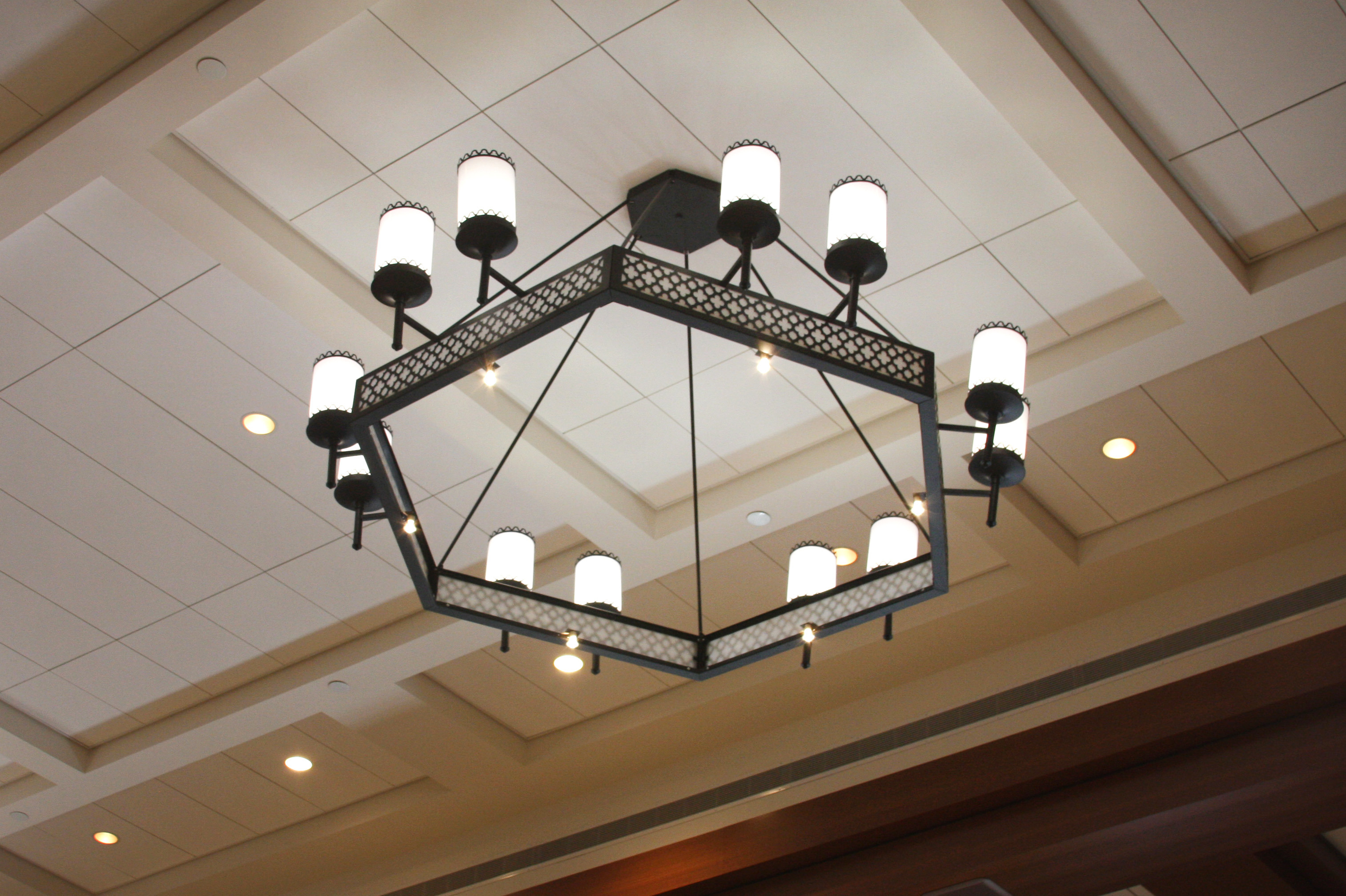 加州大学圣地亚哥分校定制殖民地风格吊灯-2