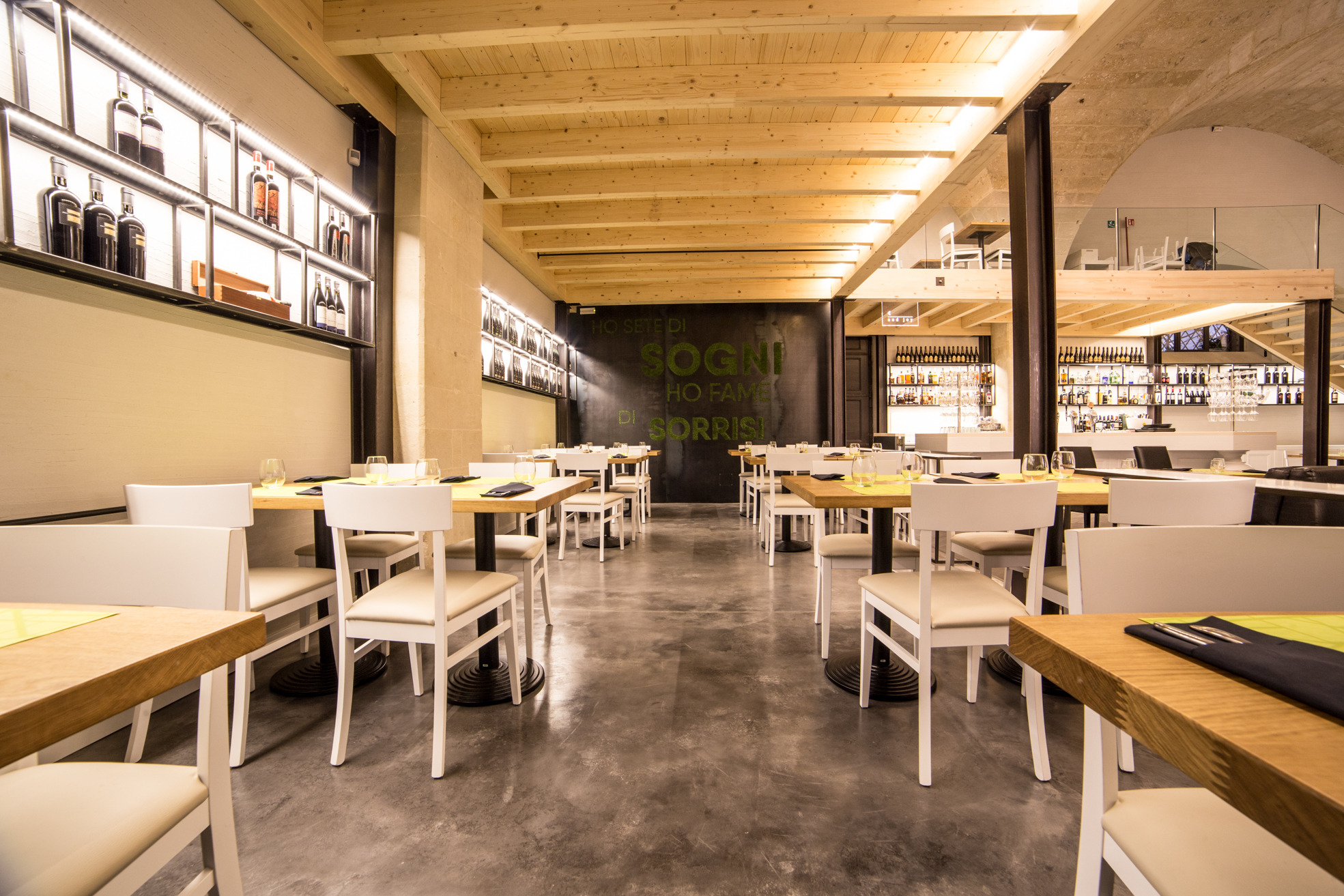 旧工厂变身高雅现代餐厅-6