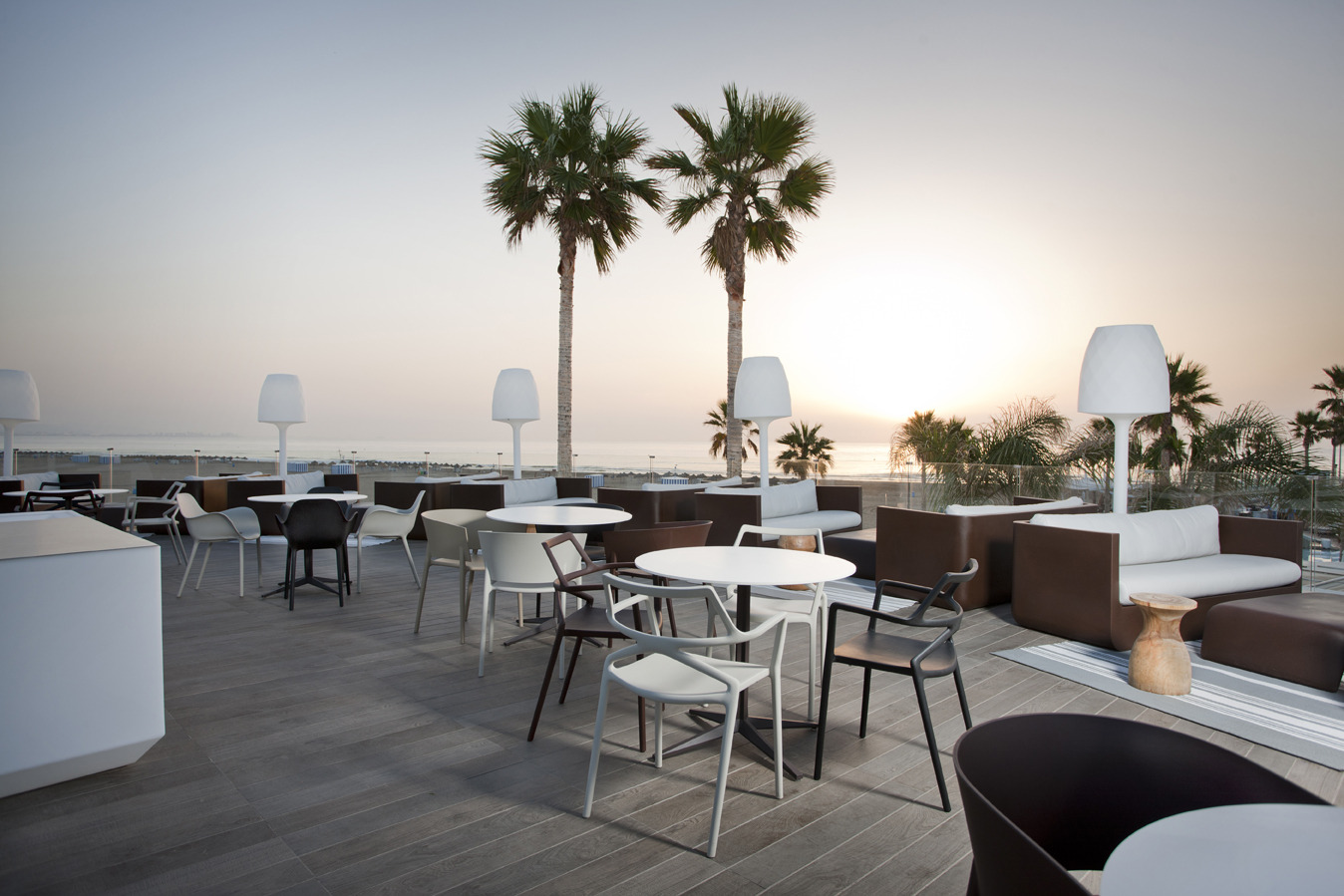 地中海风情的海滩俱乐部-0