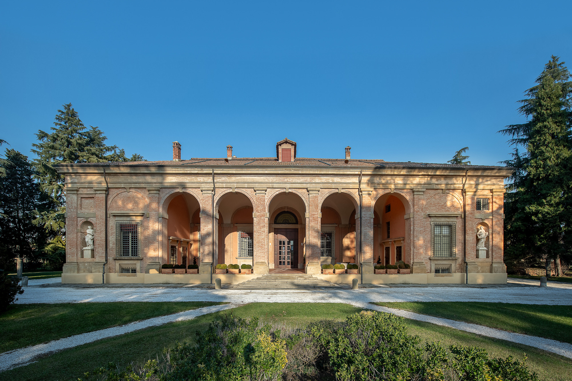 博洛尼亚 16 世纪别墅变身企业学院，历史与现代完美融合-21