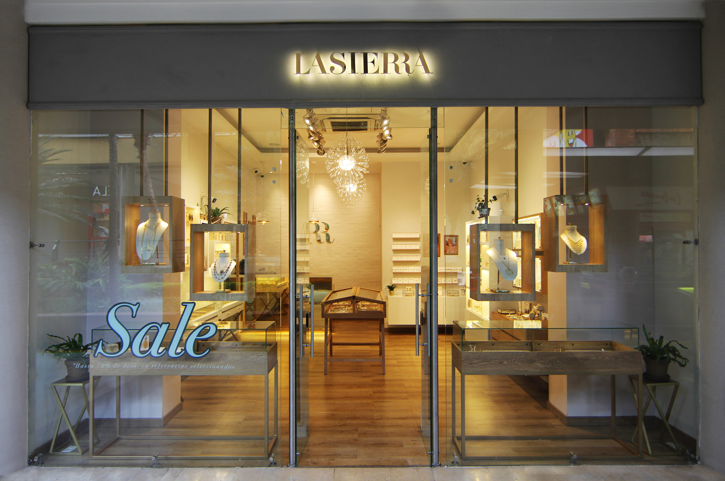 哥伦比亚手工珠宝品牌 LA SIERRA 室内设计-2