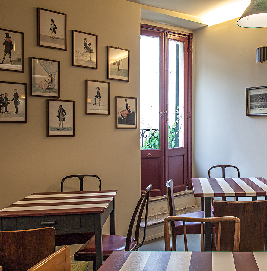 重塑城市中心古宅,打造梦幻般的酒吧空间-10