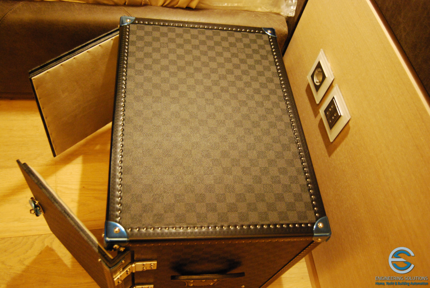 罗马历史建筑中的现代科技家居-22