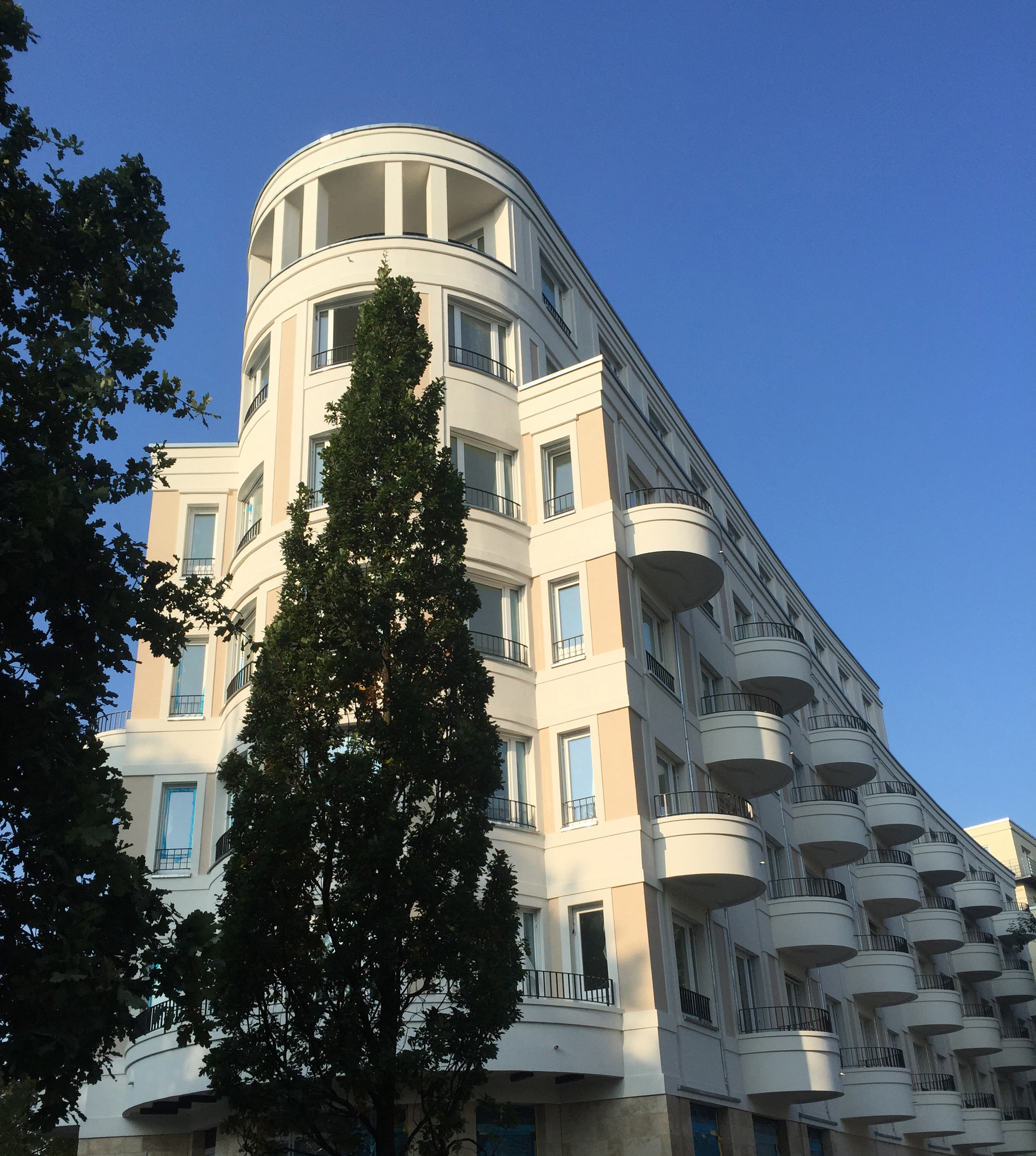 柏林中心顶层公寓的现代意式设计-1