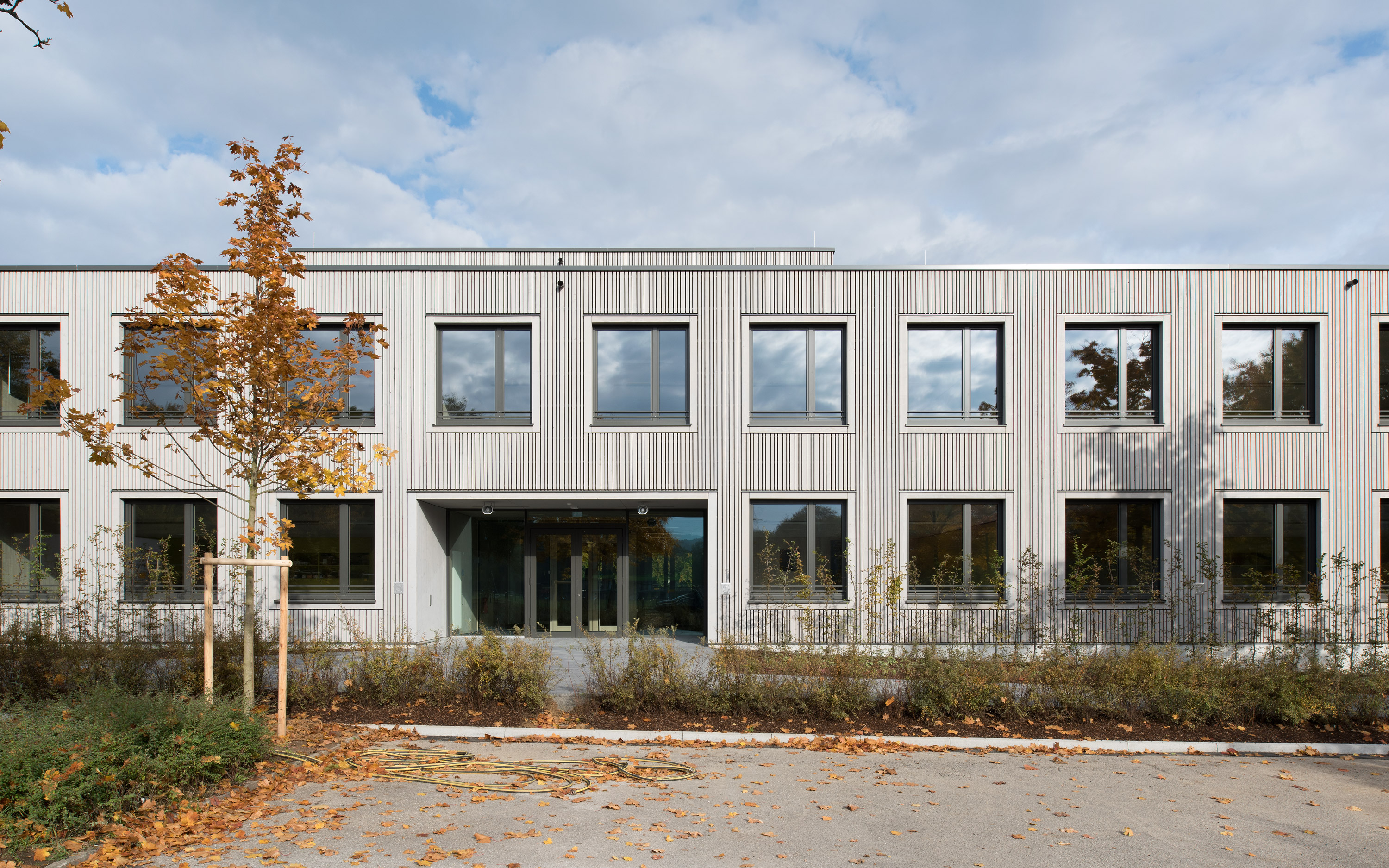 瓦伊辛恩 Pestalozzischule 校园设计 | 临时建筑的绿色革新-10