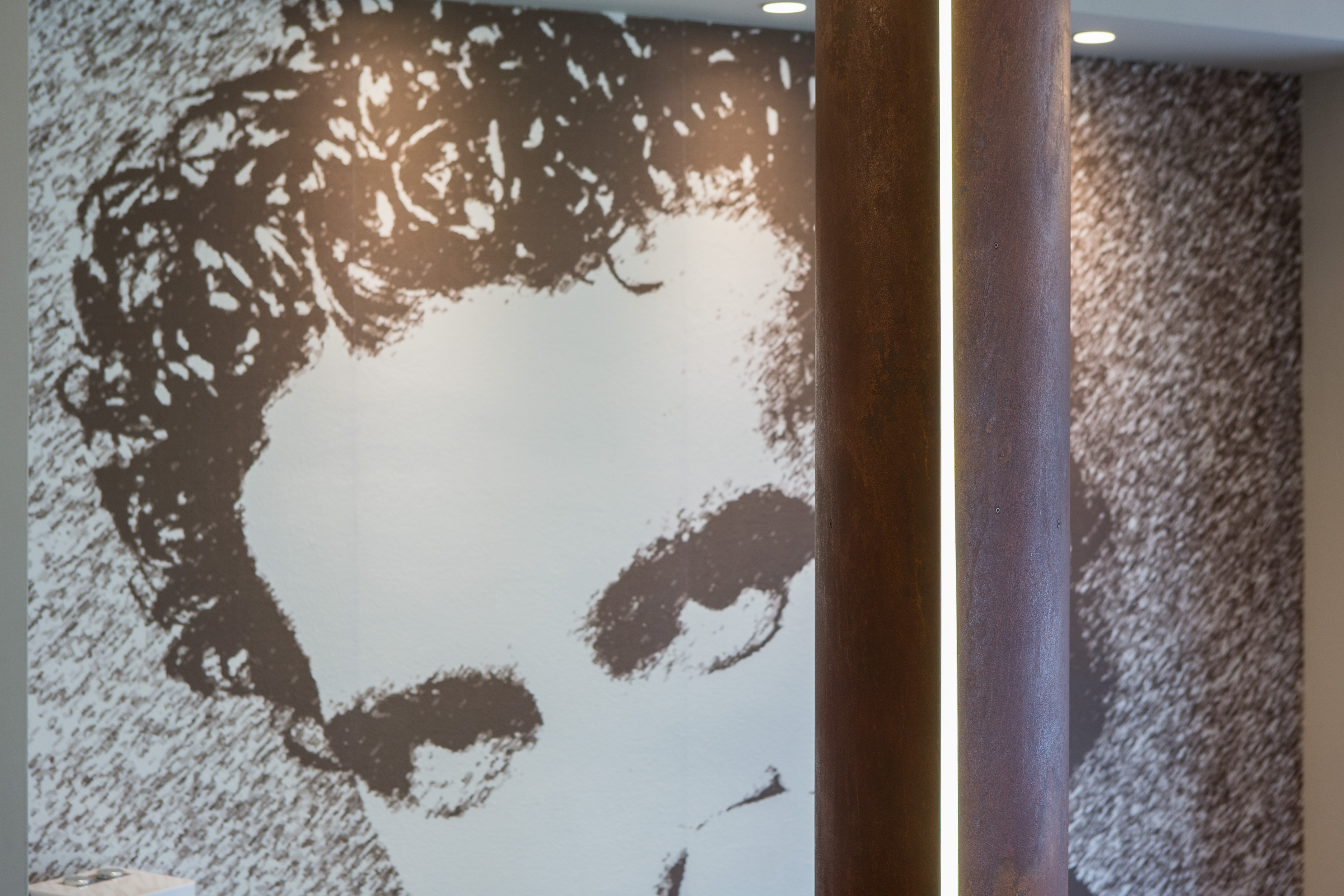 剧院式餐厅 Teatro 26 | 定制家具与光影艺术的完美融合-1