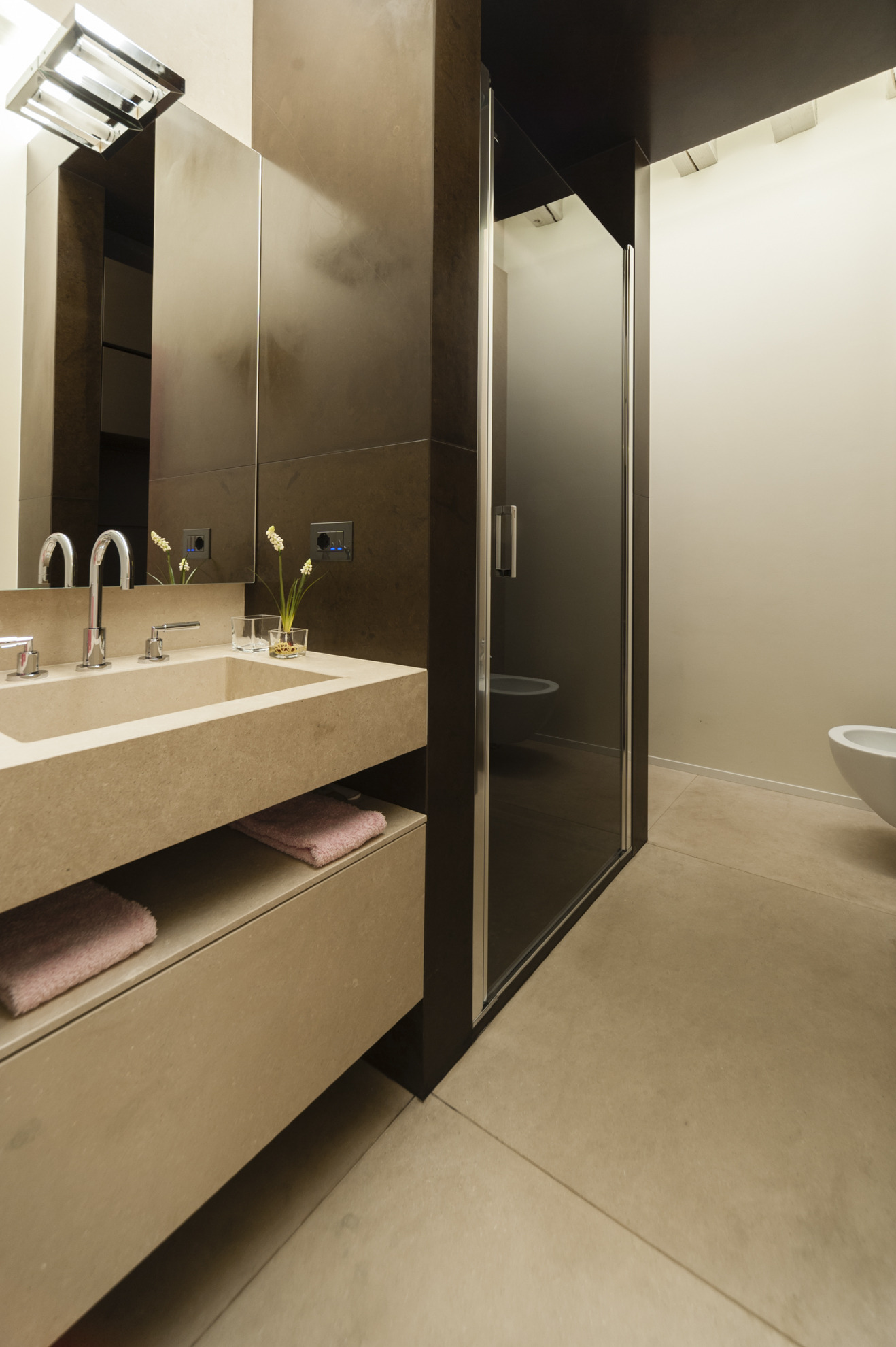 历史韵味与现代设计交融的意大利公寓-23