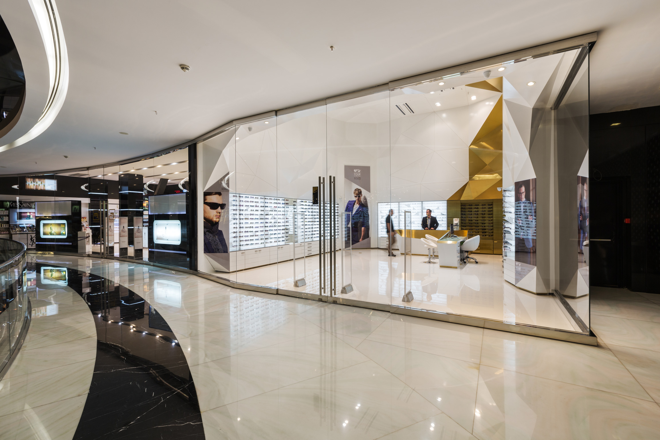 几何魅力 · 山姆光学商店的时尚空间设计-6