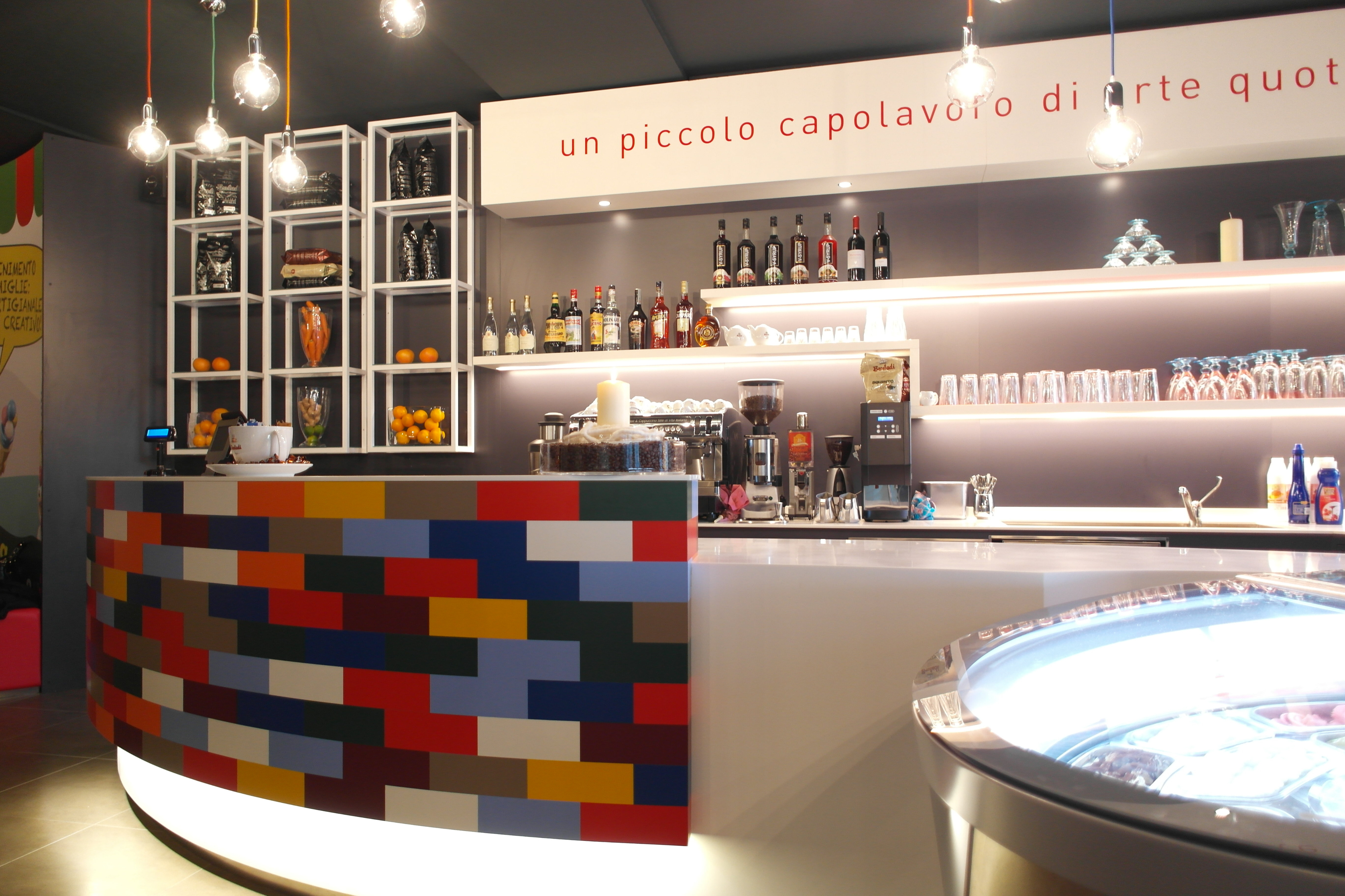 创意玩具店里的意大利手工冰淇淋-5