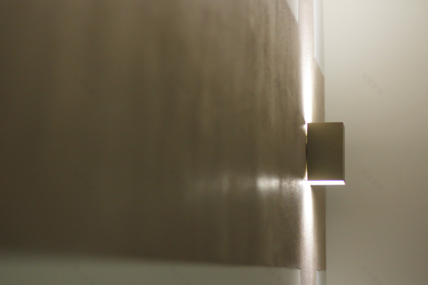 优雅珠宝般的咖啡店设计-33