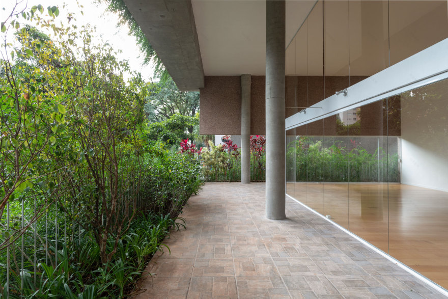 巴西绿色住宅楼,绿意盎然与城市景观相融-26