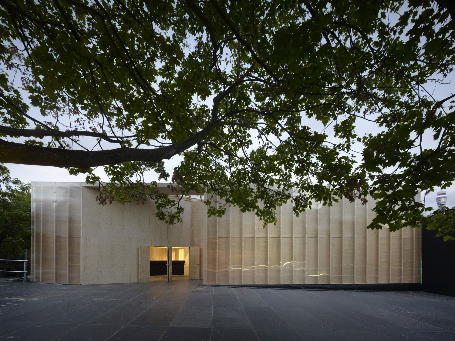 卡莫迪·格罗克 · 城市景观与建筑的互动-1