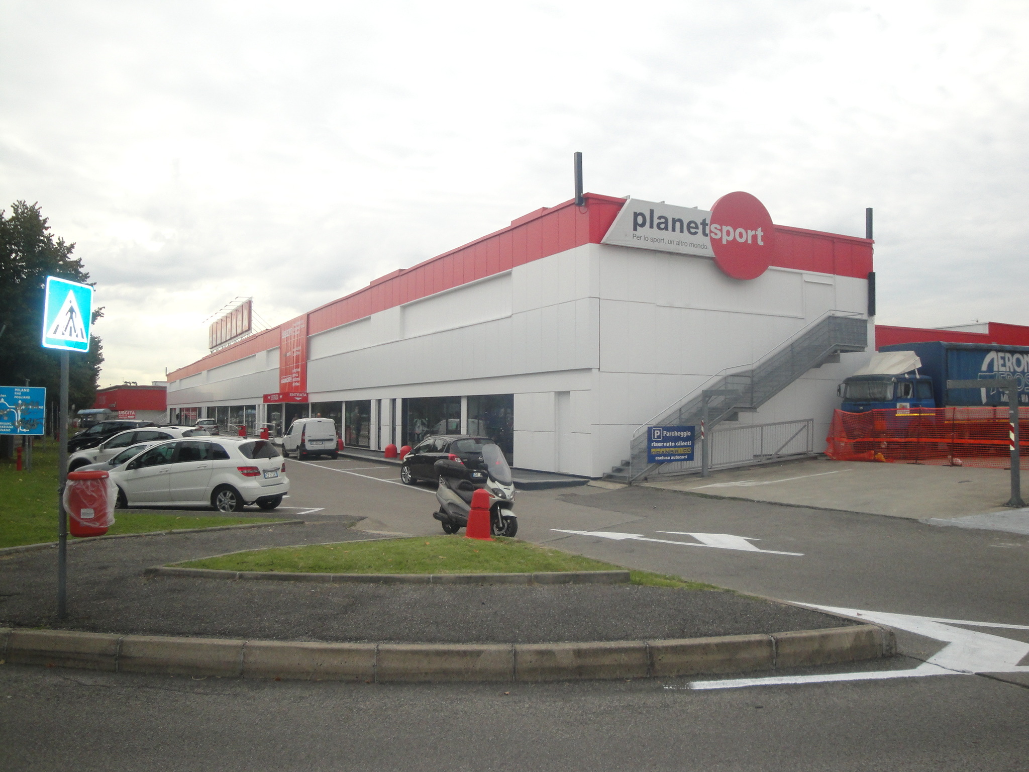 2015 年意大利 nerviano 购物中心翻新-9