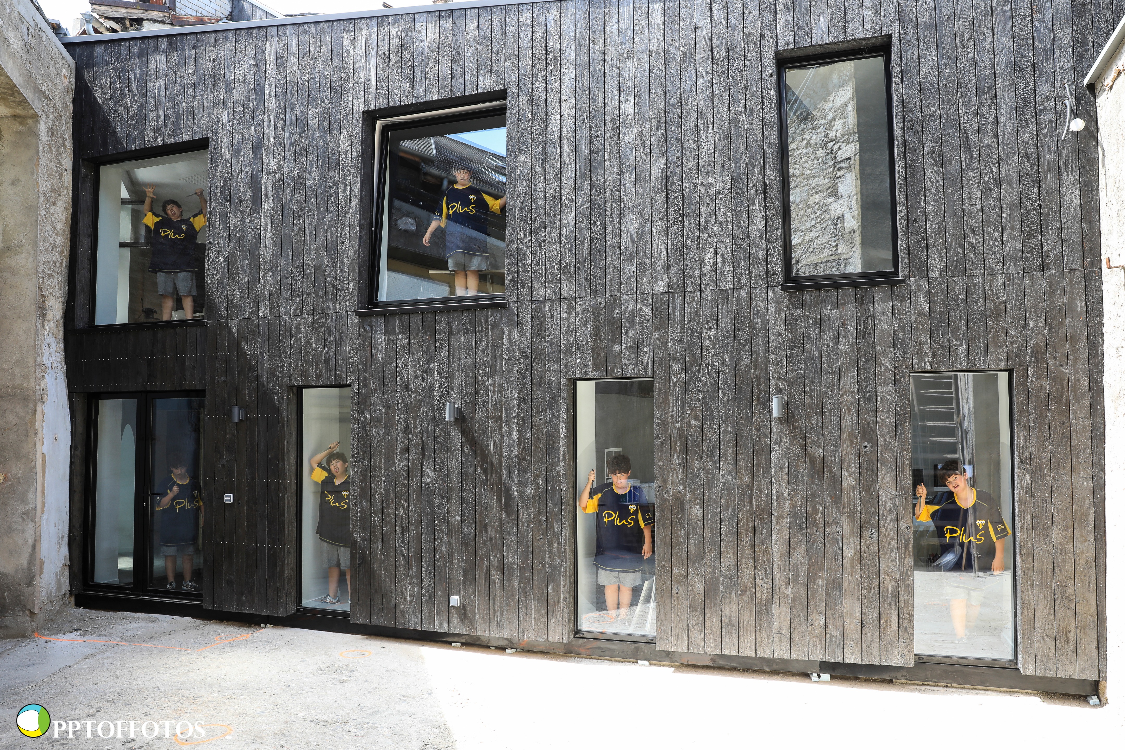 传统工坊风格办公室，内院采用 burnt cedar 技术-2