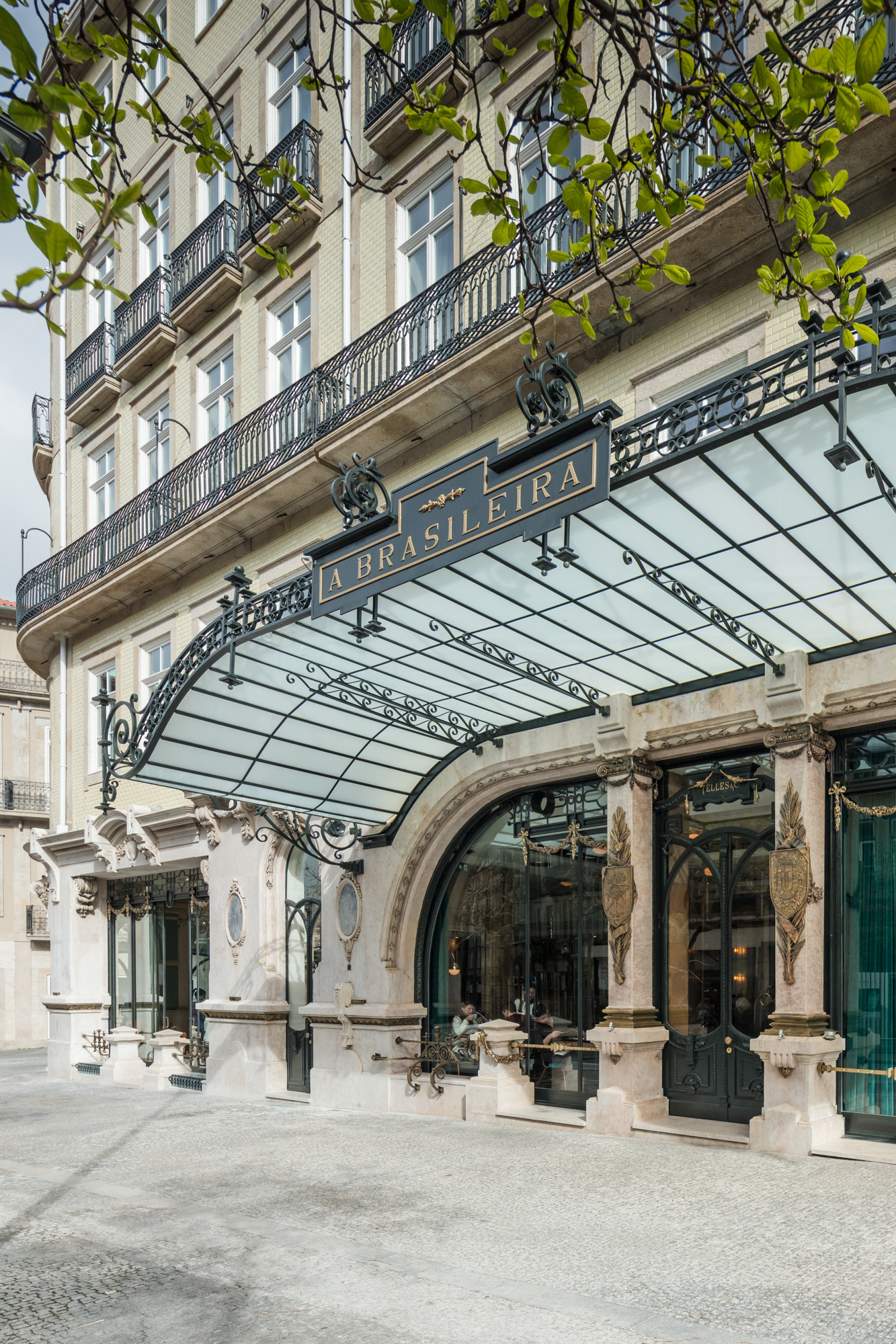 葡萄牙波尔图历史建筑“A Brasileira”酒店的修复与新生-23