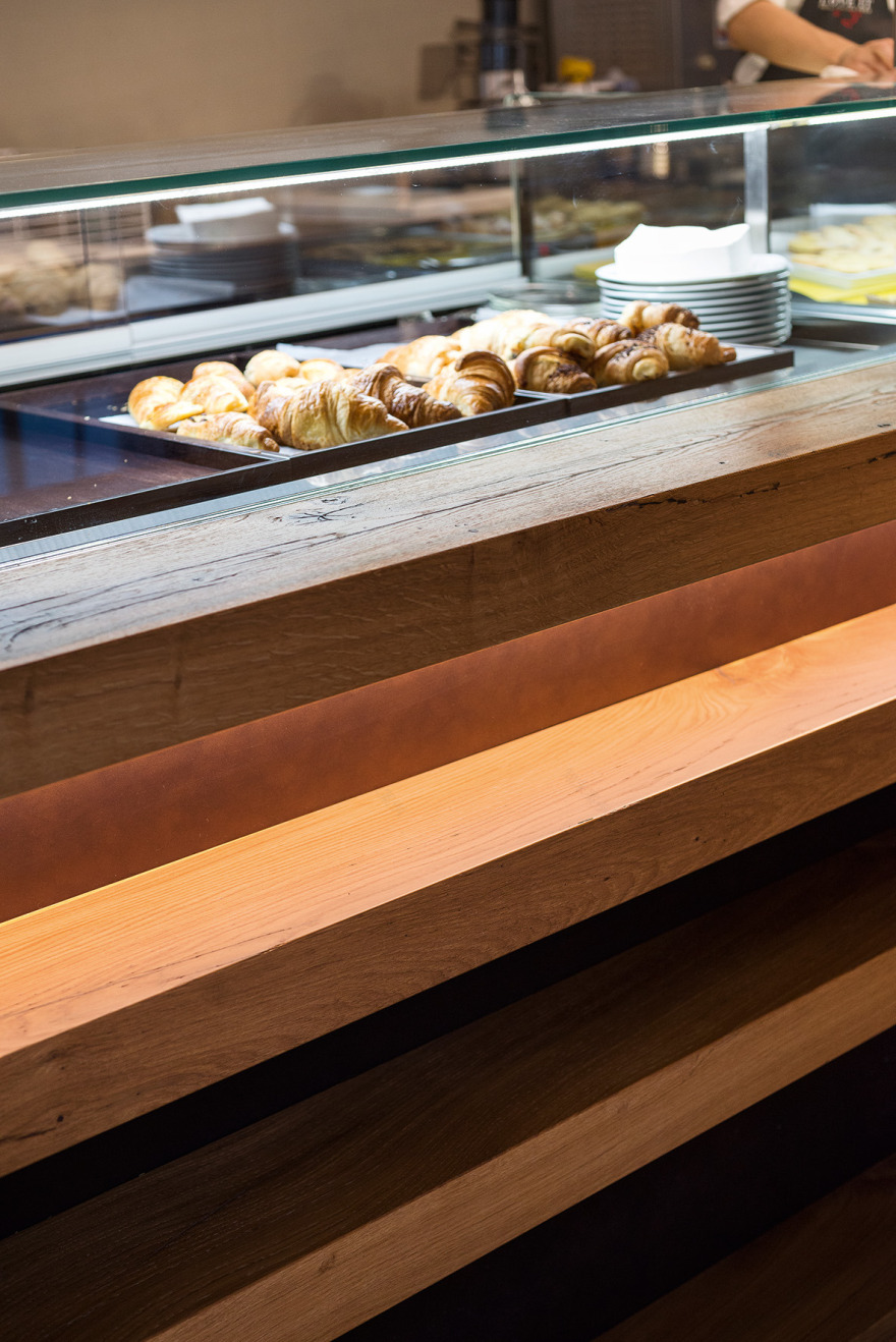 米兰“Love it”旗舰店,美食体验的室内设计盛宴-15