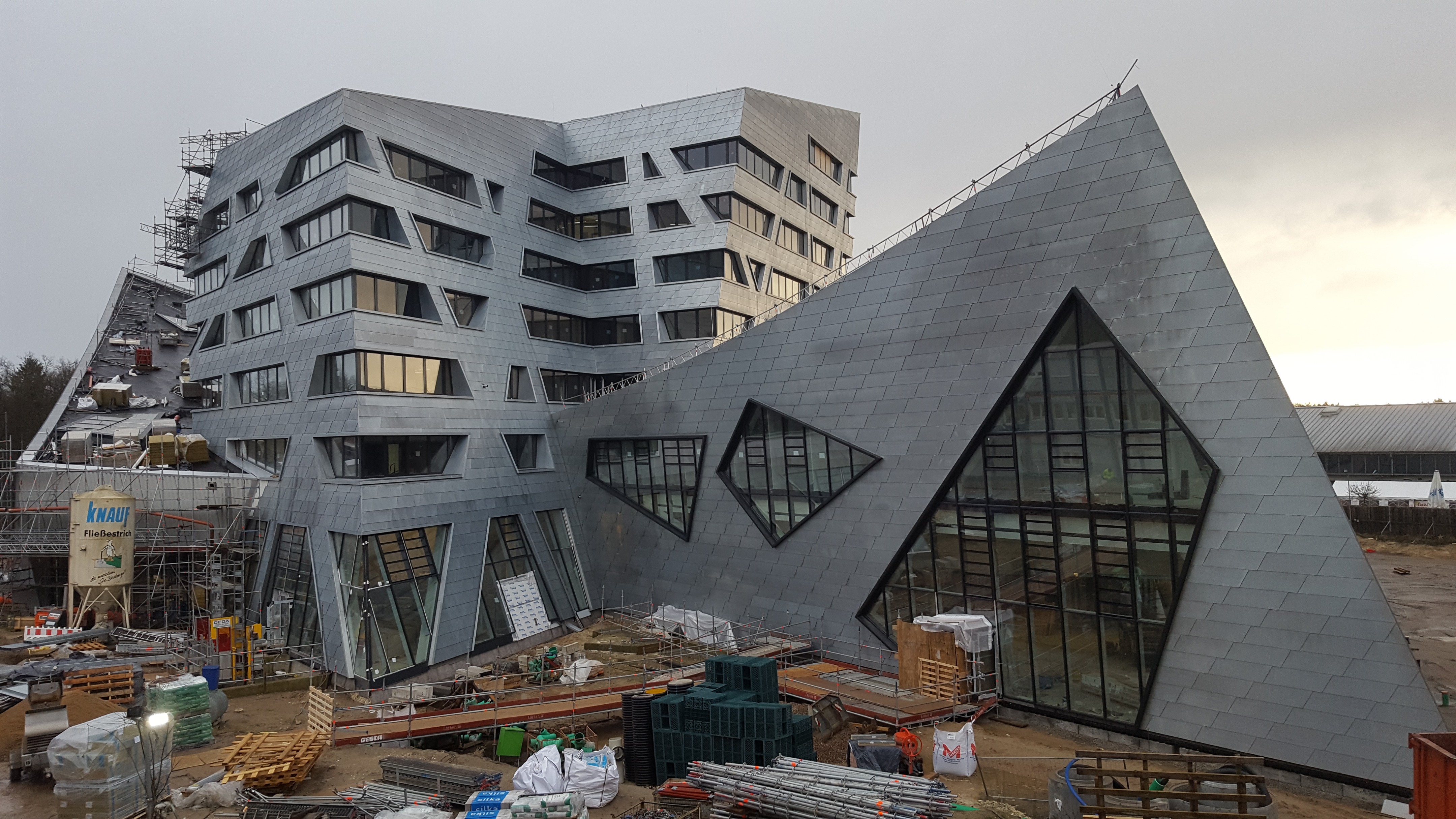 Durham 大学新 Ogden 中心 | 螺旋形木质立面与可持续设计的完美结合-31