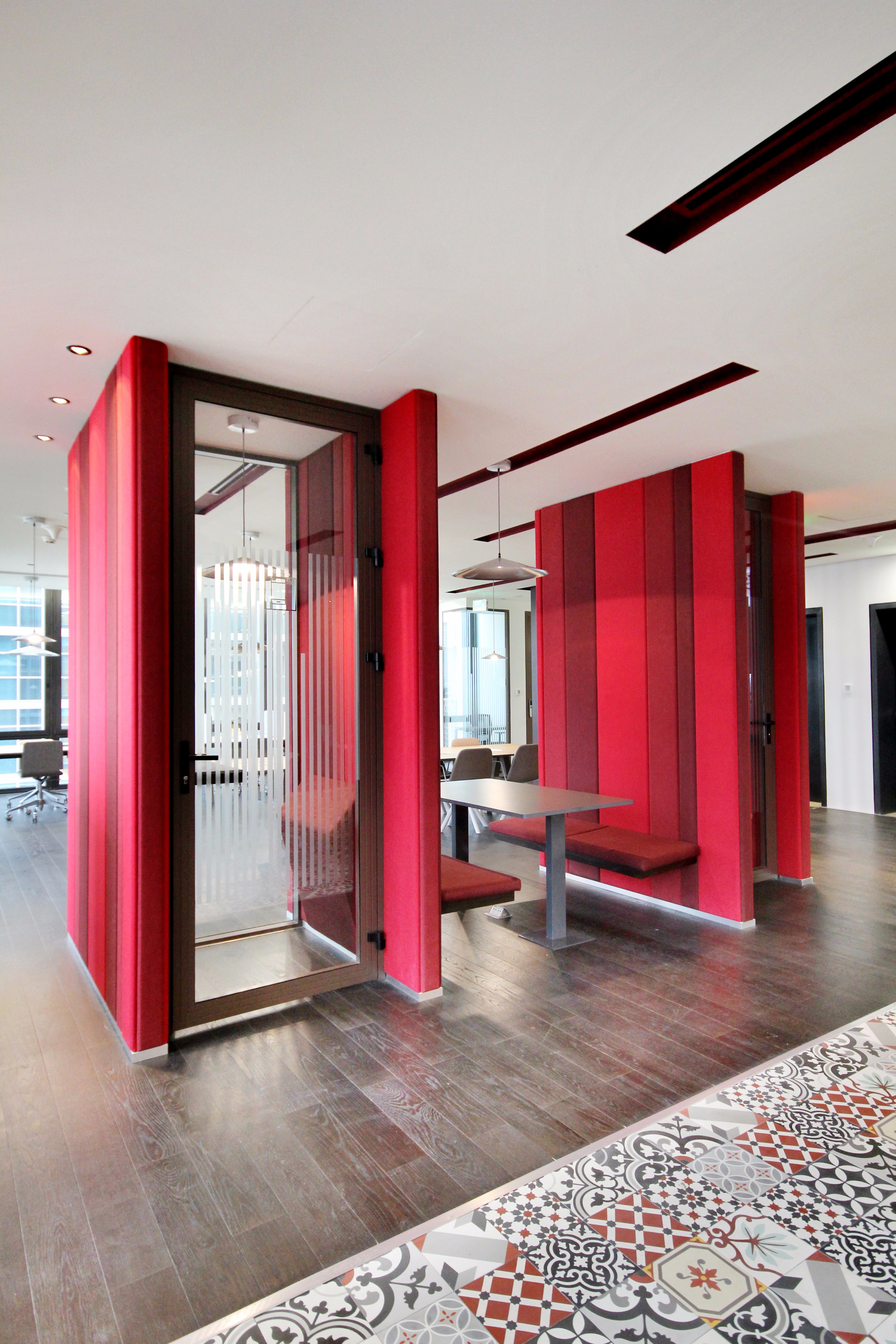 越南最大城市中心的灵动办公空间-8