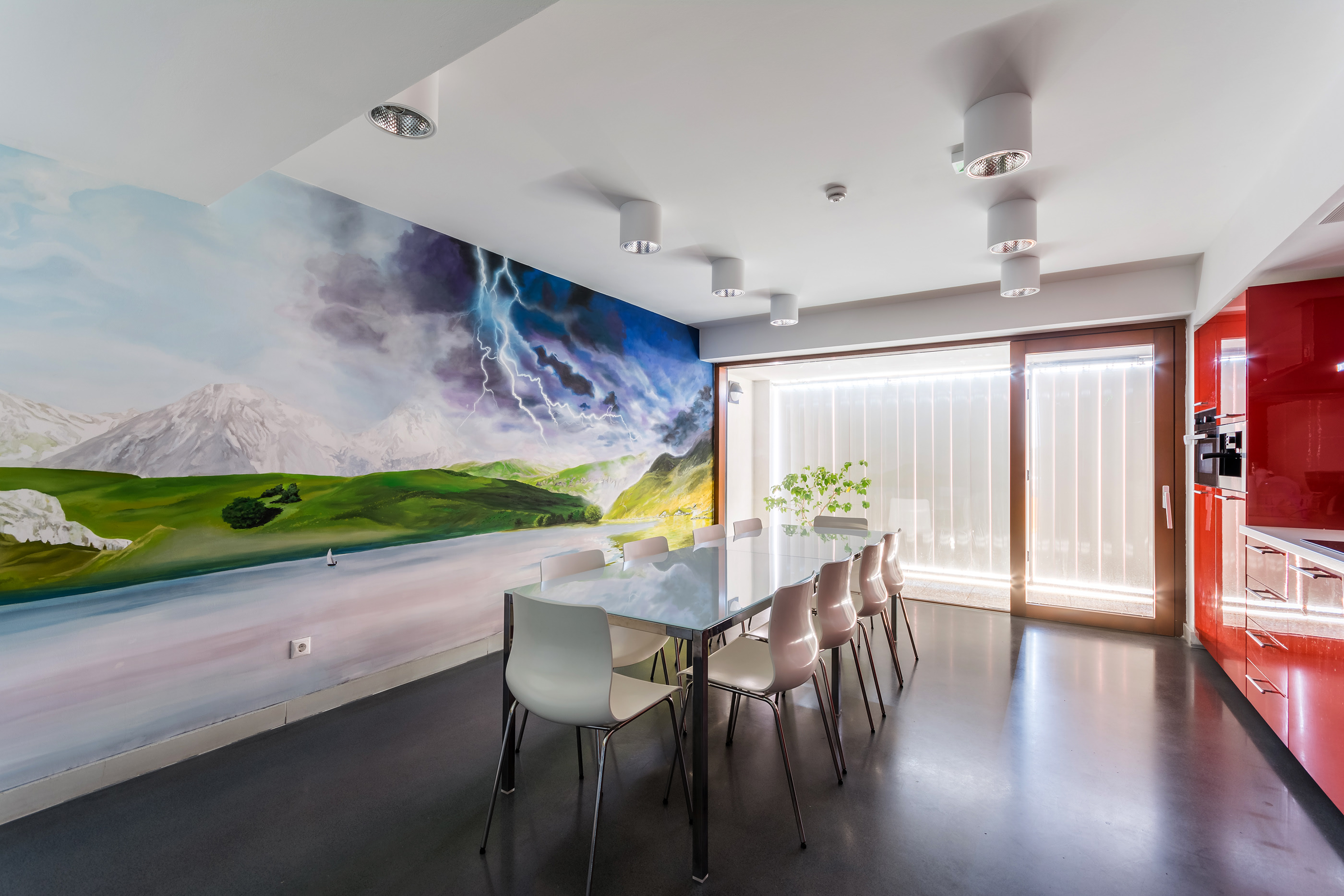 Red blinds on the new LZ Thermotrade Office by Krüllung-10