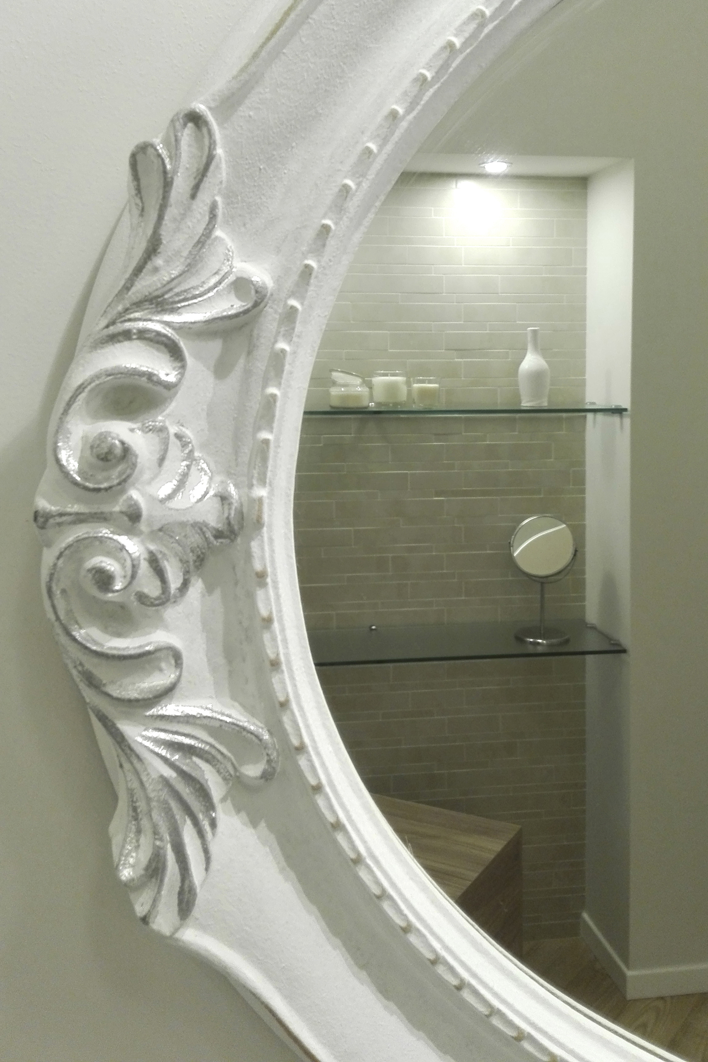 绿色山丘中的家庭住宅 T-29