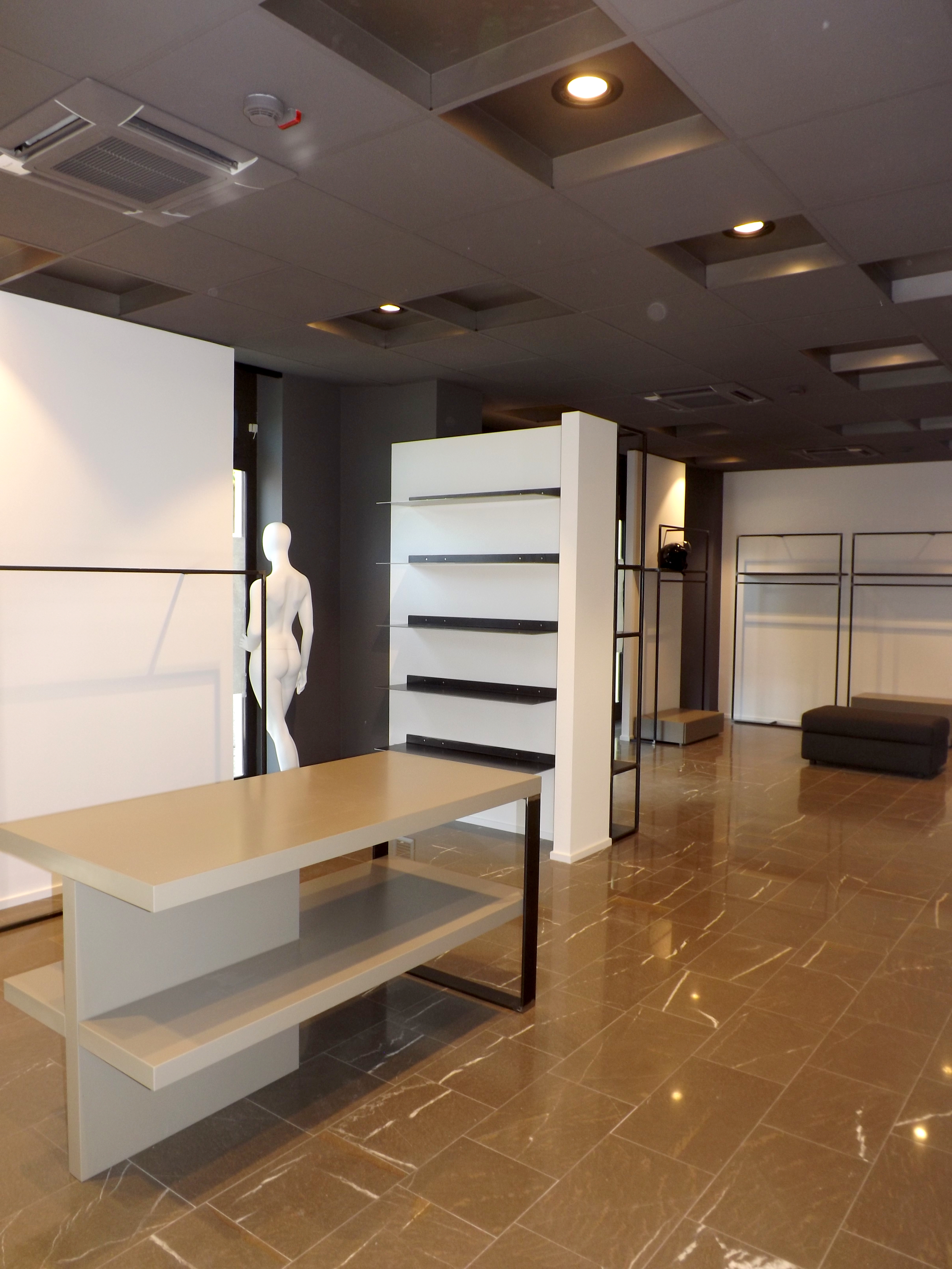 2017 年完成的意大利商店室内设计案例-7