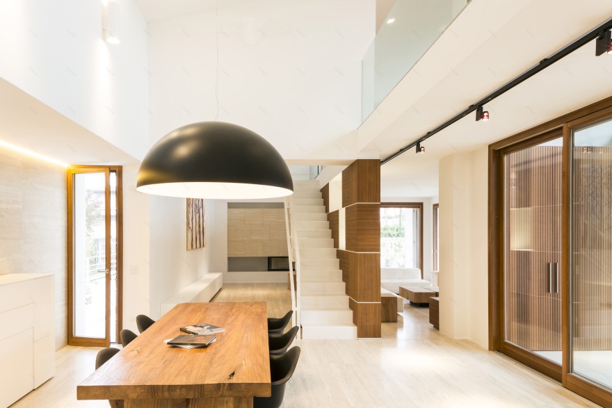 简练纯粹,自然光影交织的意大利别墅设计-16