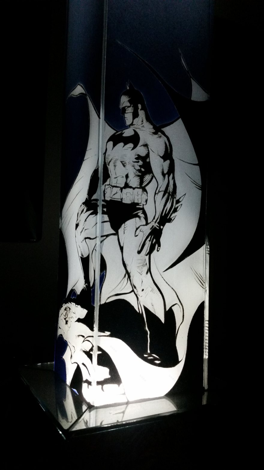 复古漫画风蝙蝠侠台灯 | 手绘艺术与节能照明的完美结合-7