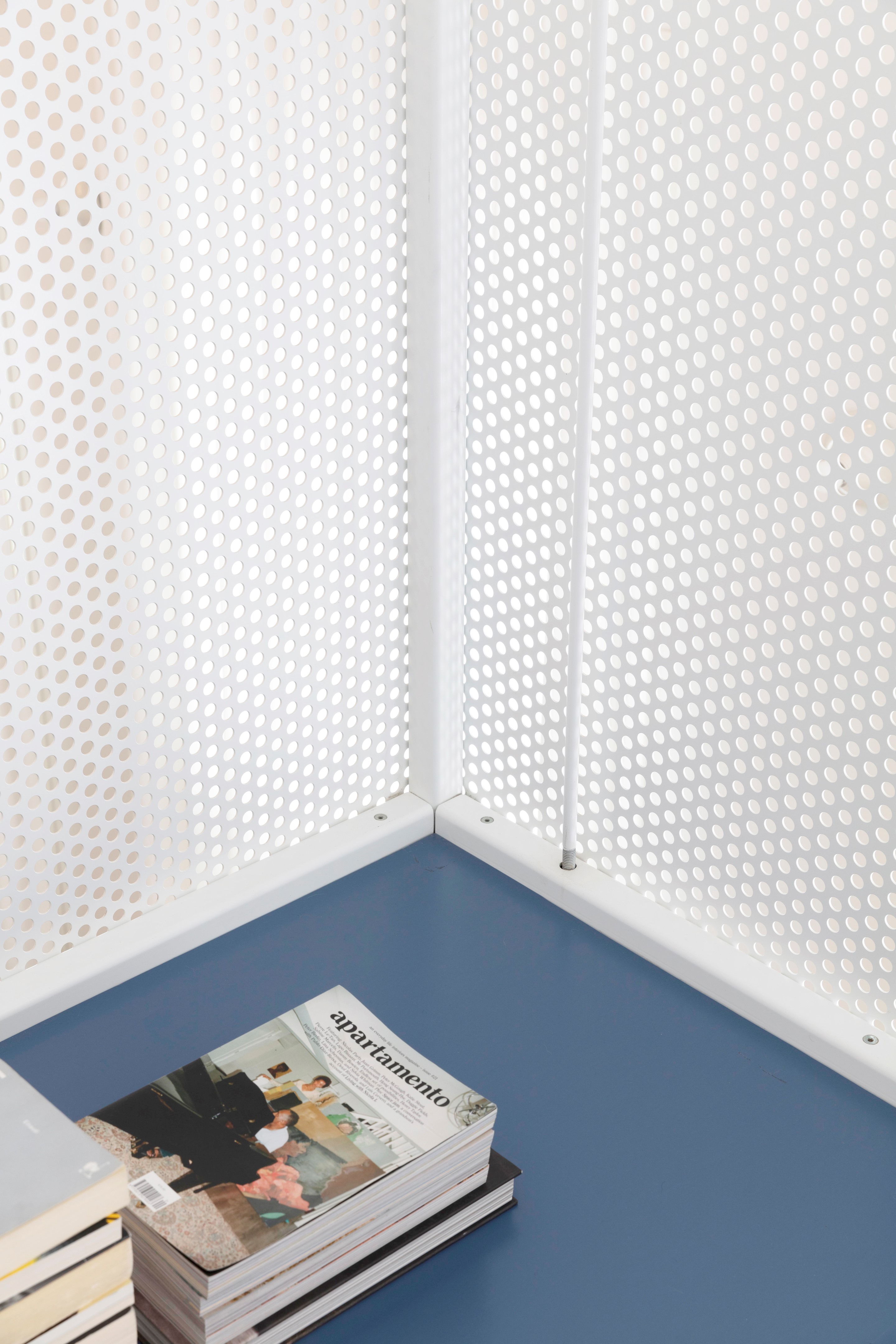 双层悬浮空间的现代城市小公寓设计-23