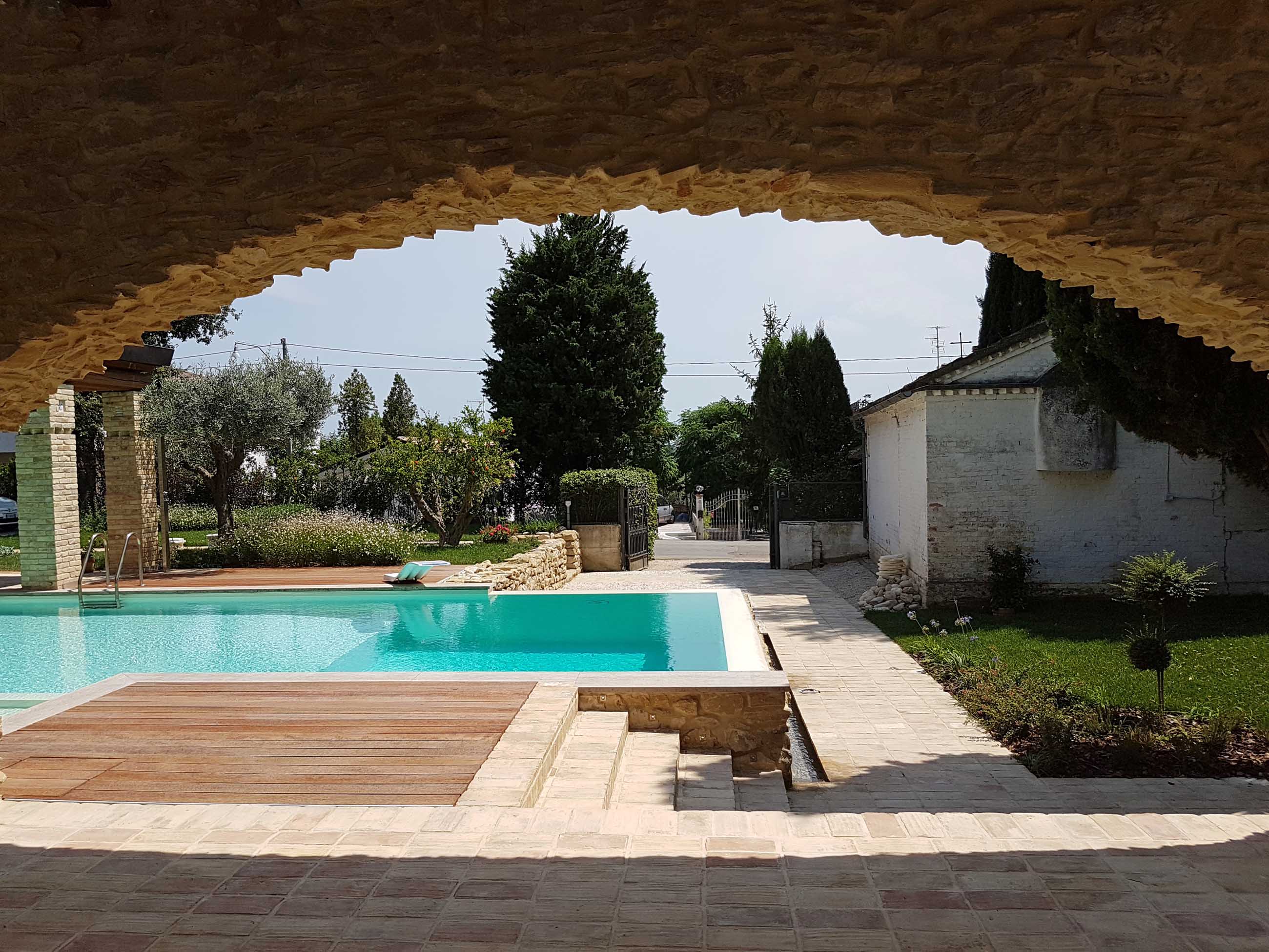 游泳池和圣约翰小教堂-2