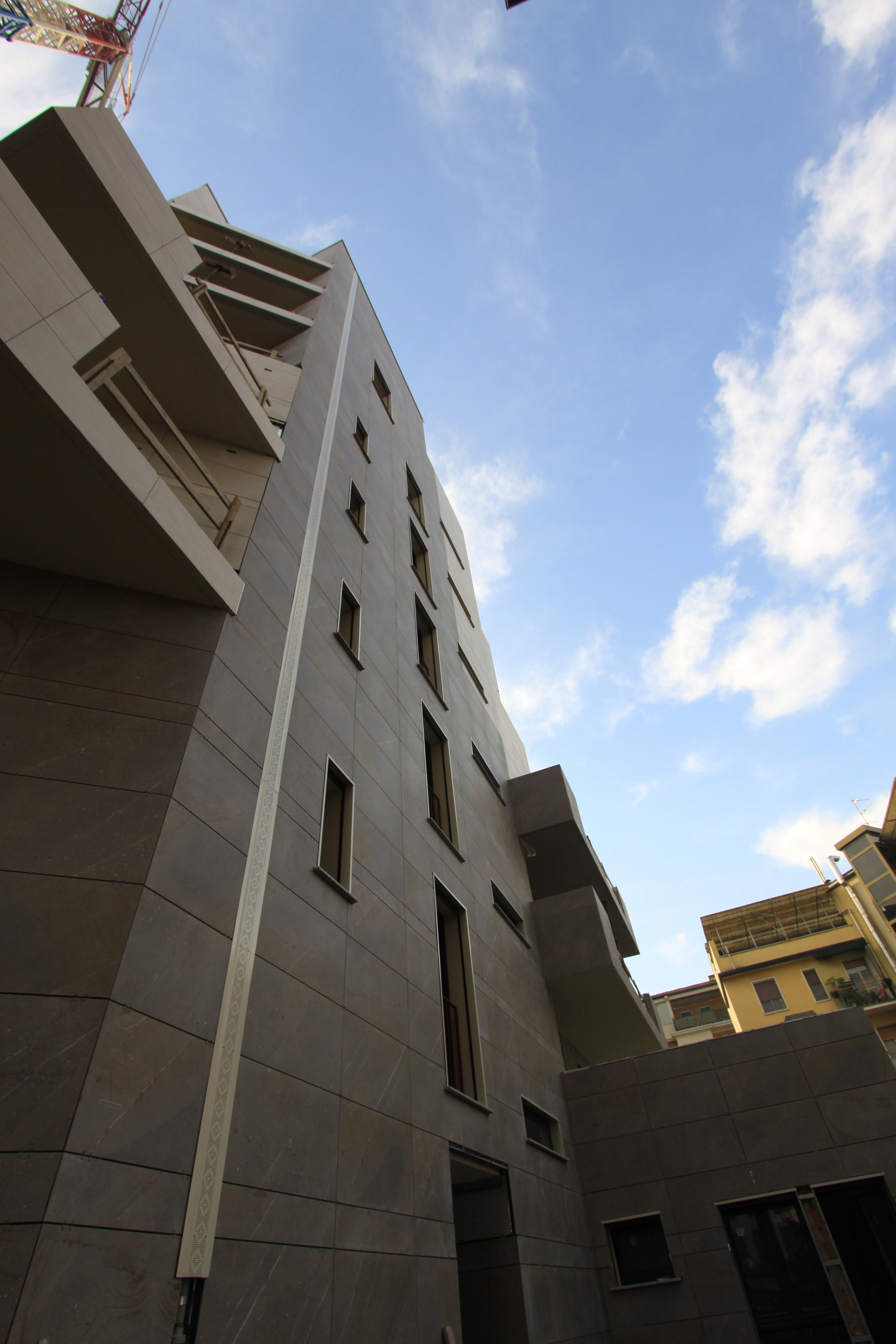 米兰 San Donato 新住宅楼,彩色瓷砖与保温系统的创新结合-0