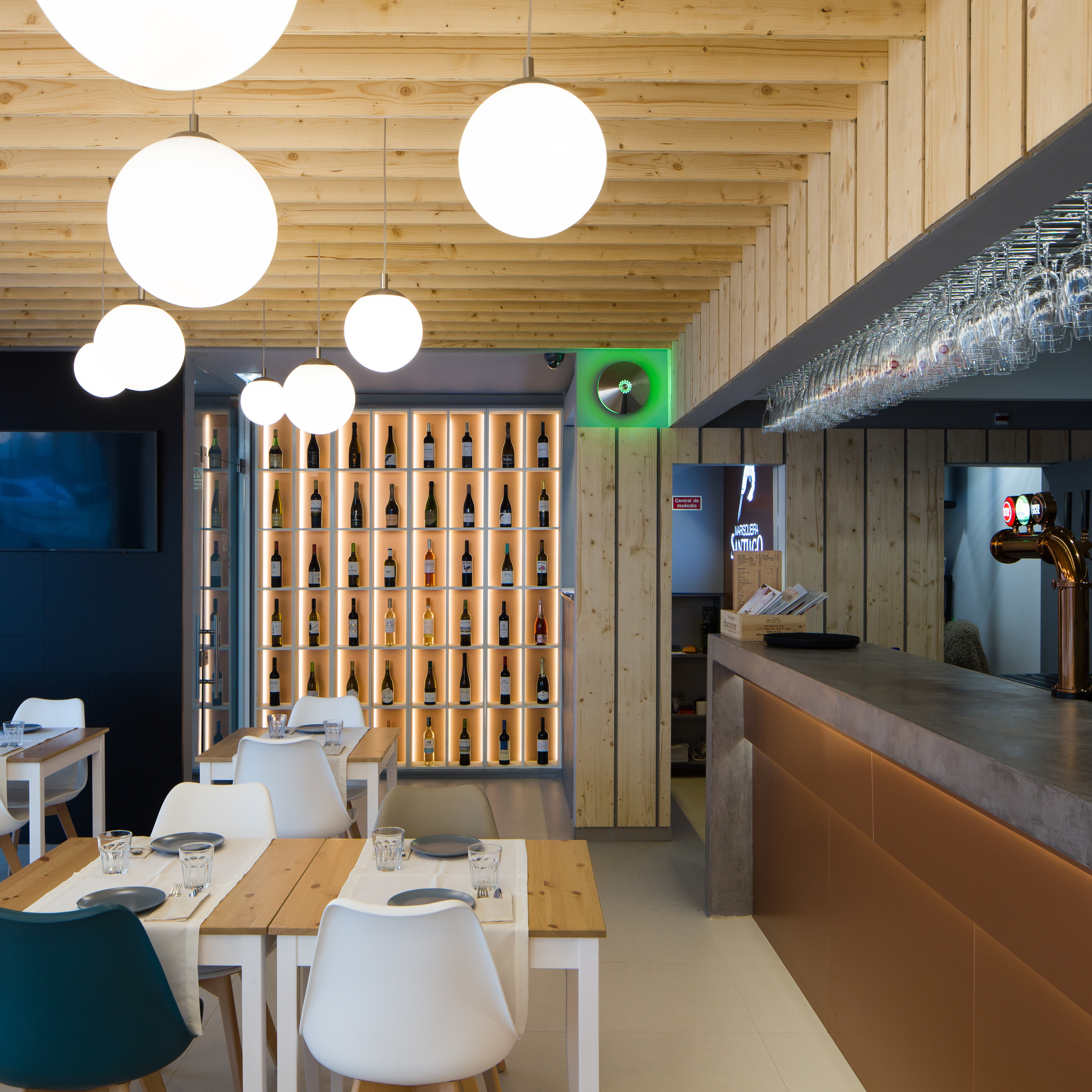 葡萄牙阿尔加维 Quarteira Santiago 餐厅室内设计-3