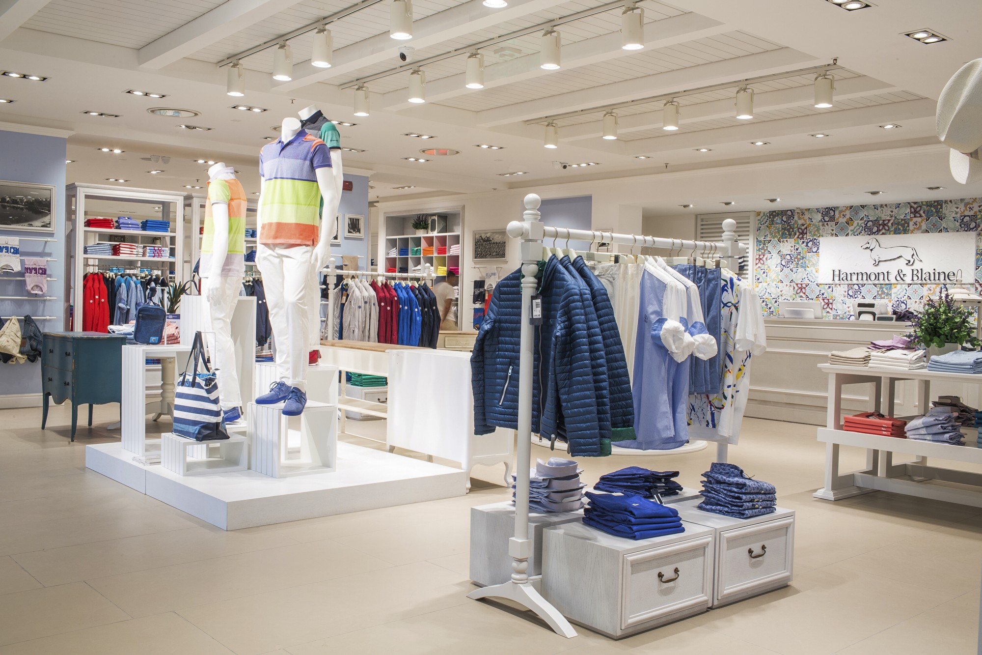 简约优雅的 Harmont & Blaine 展厅设计-2