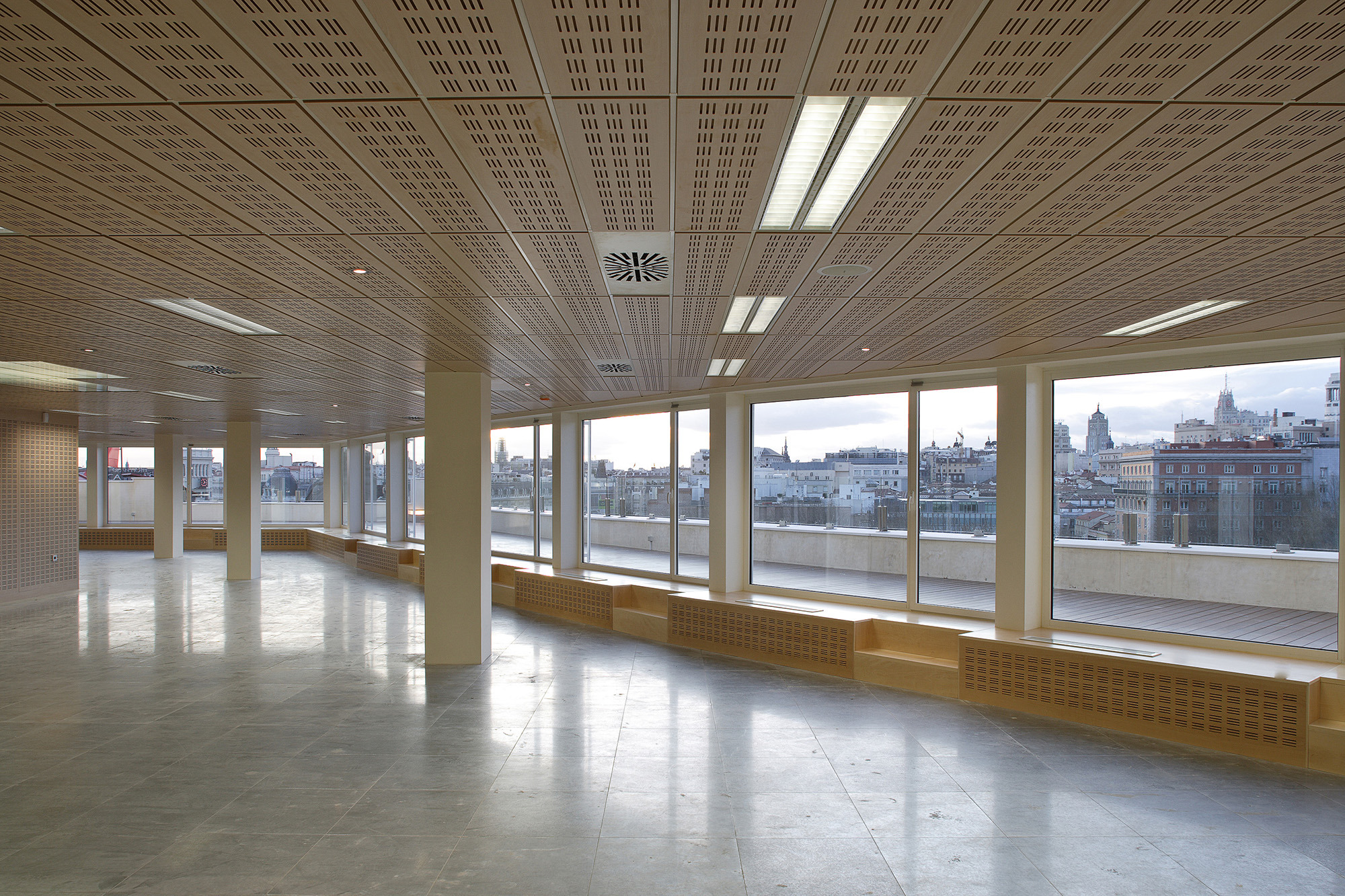 2005 年完工的 Caser Building 室内设计赏析-19