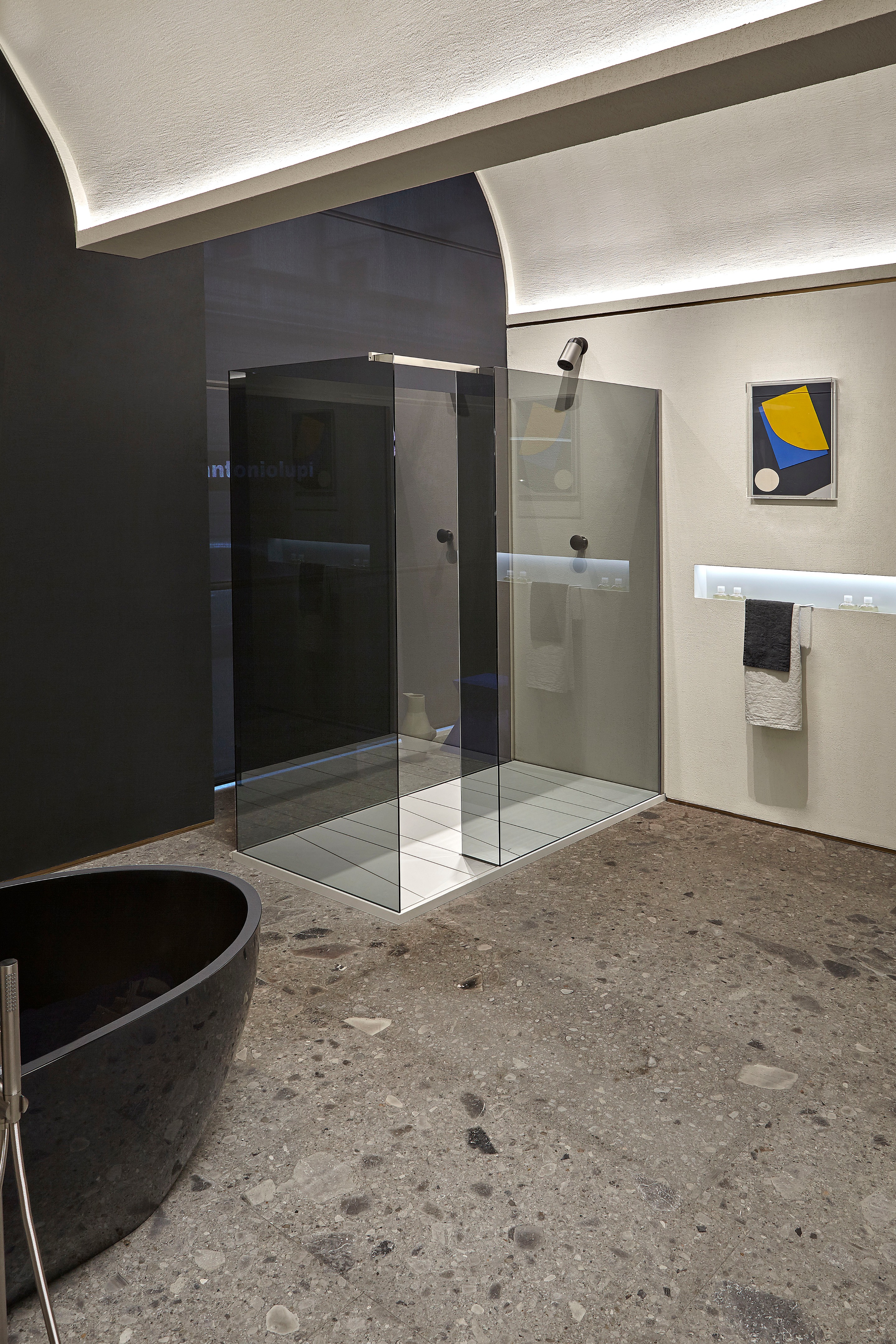 米兰安东尼奥·卢皮卫浴展厅的现代转型-8