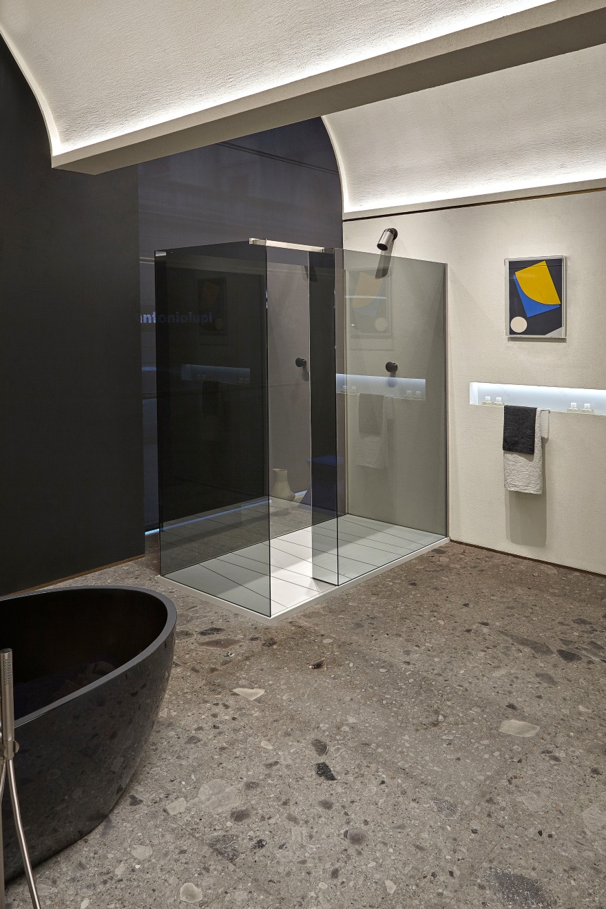 米兰安东尼奥·卢皮卫浴展厅的现代转型-8