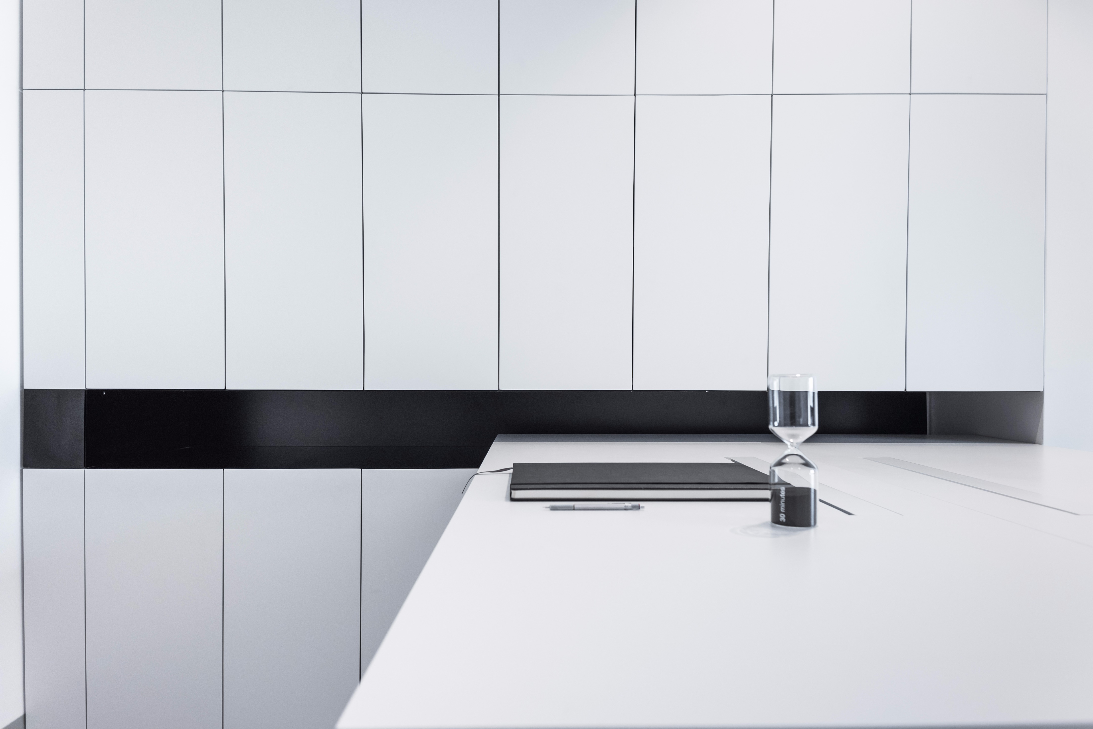 创意办公空间设计 | 定制家具与照明设计的完美结合-9