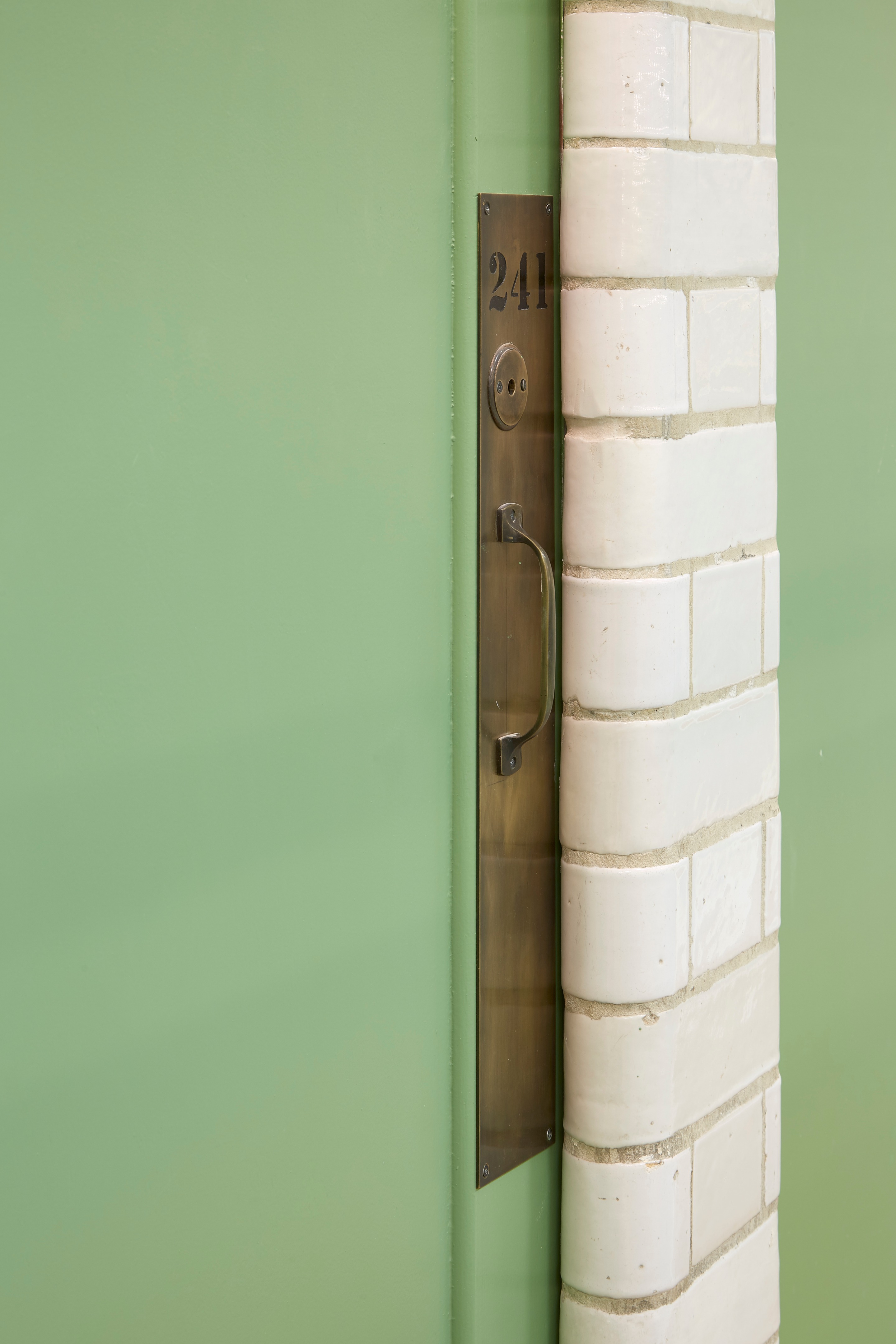 巴黎历史建筑泳池的现代复兴-6