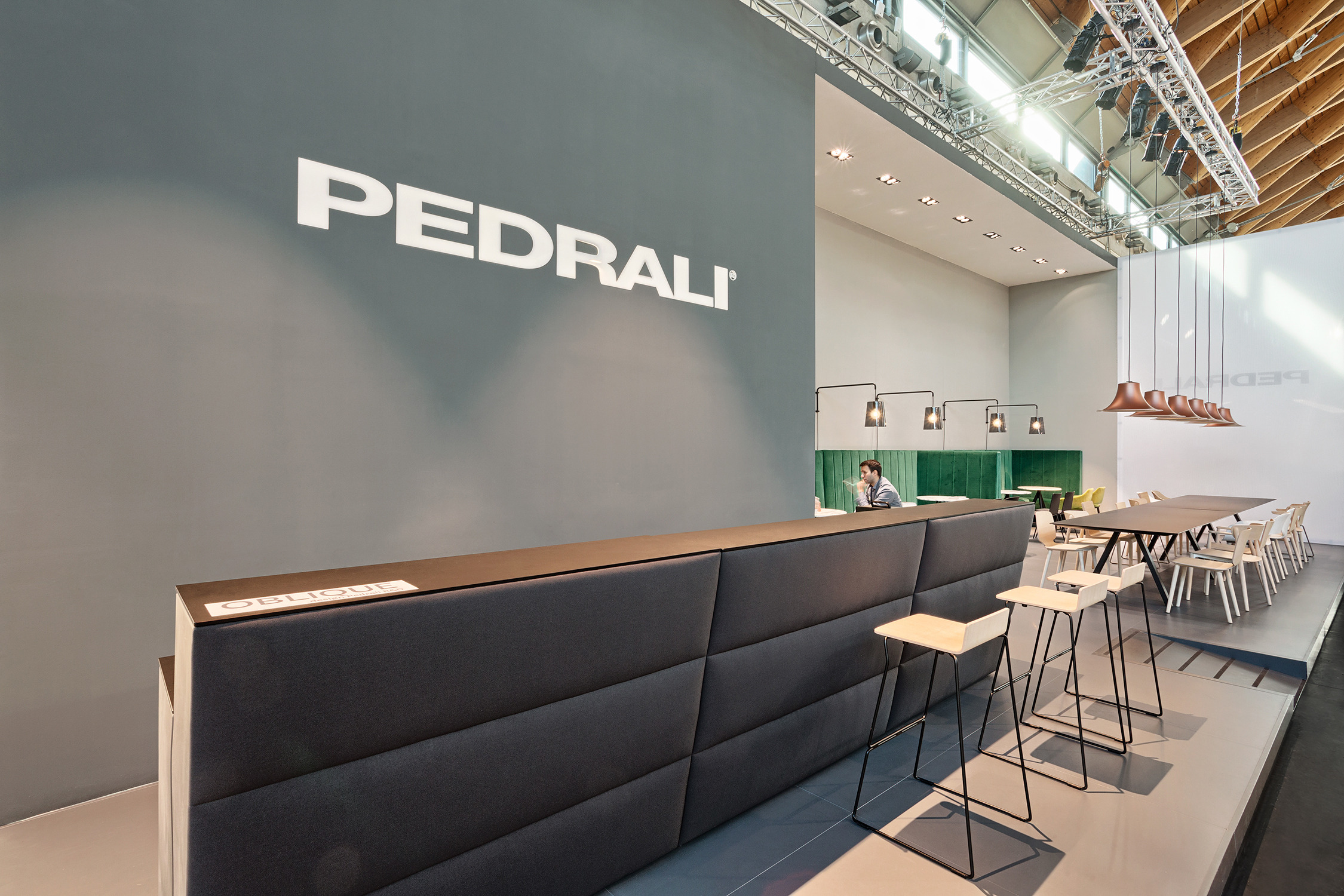 2017 年意大利里米尼家具展 Pedrali 展位设计-4