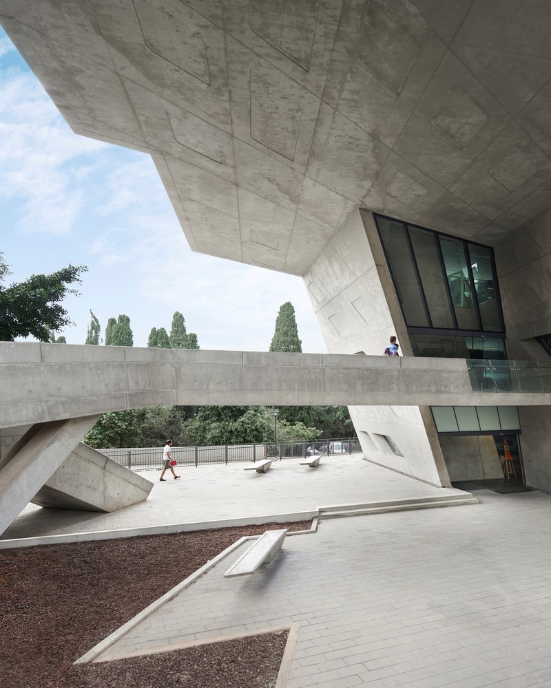 伊萨姆·法里斯研究所-6