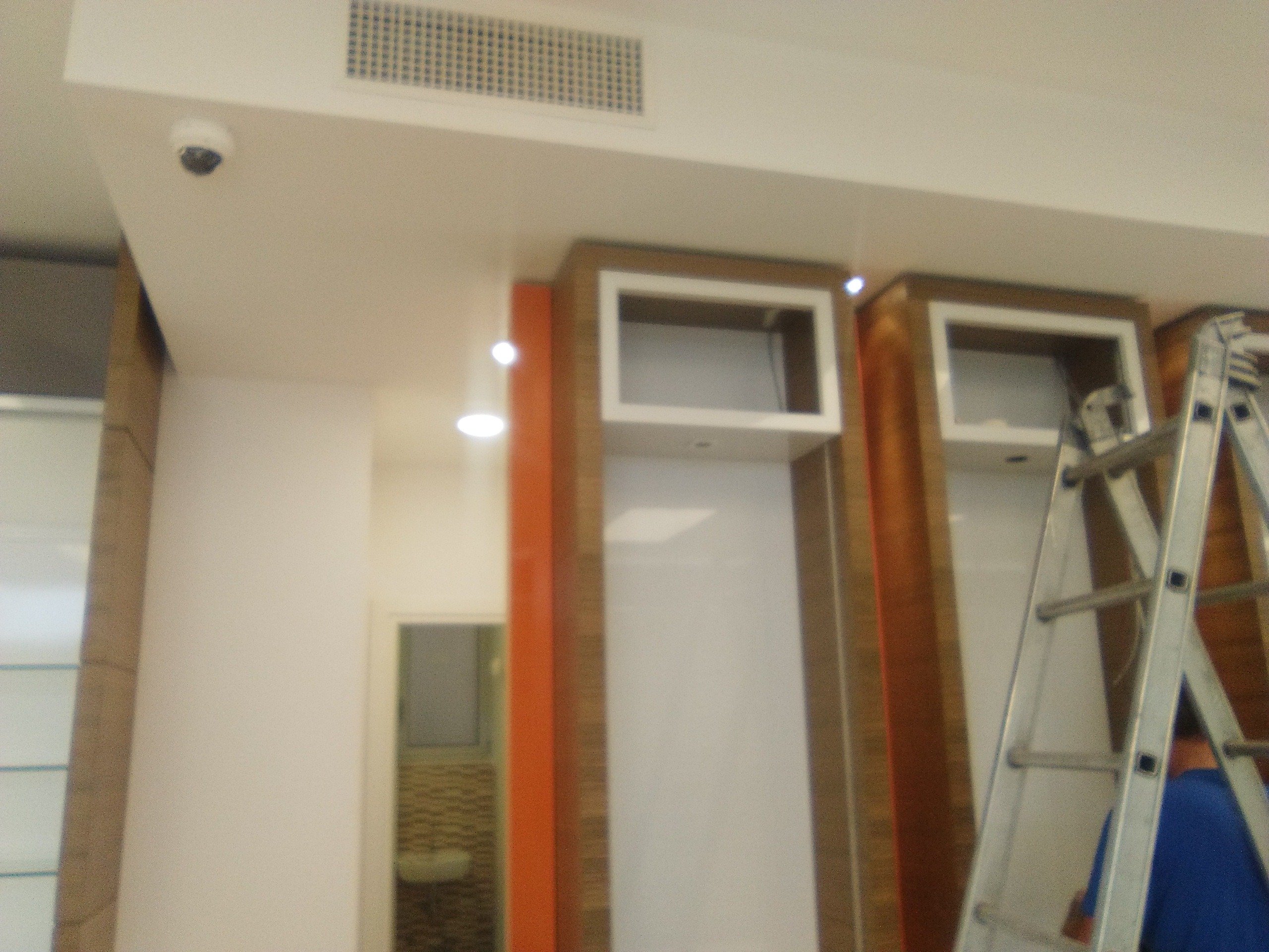 2016 年完成的 Olimpica 药店室内设计-15