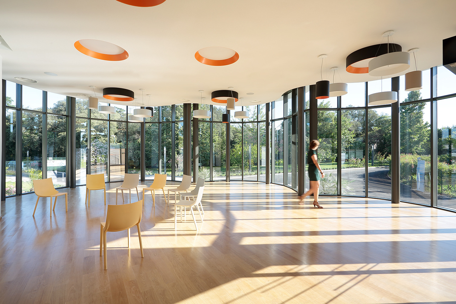 光与绿意共融的阿尔茨海默病疗养空间-3