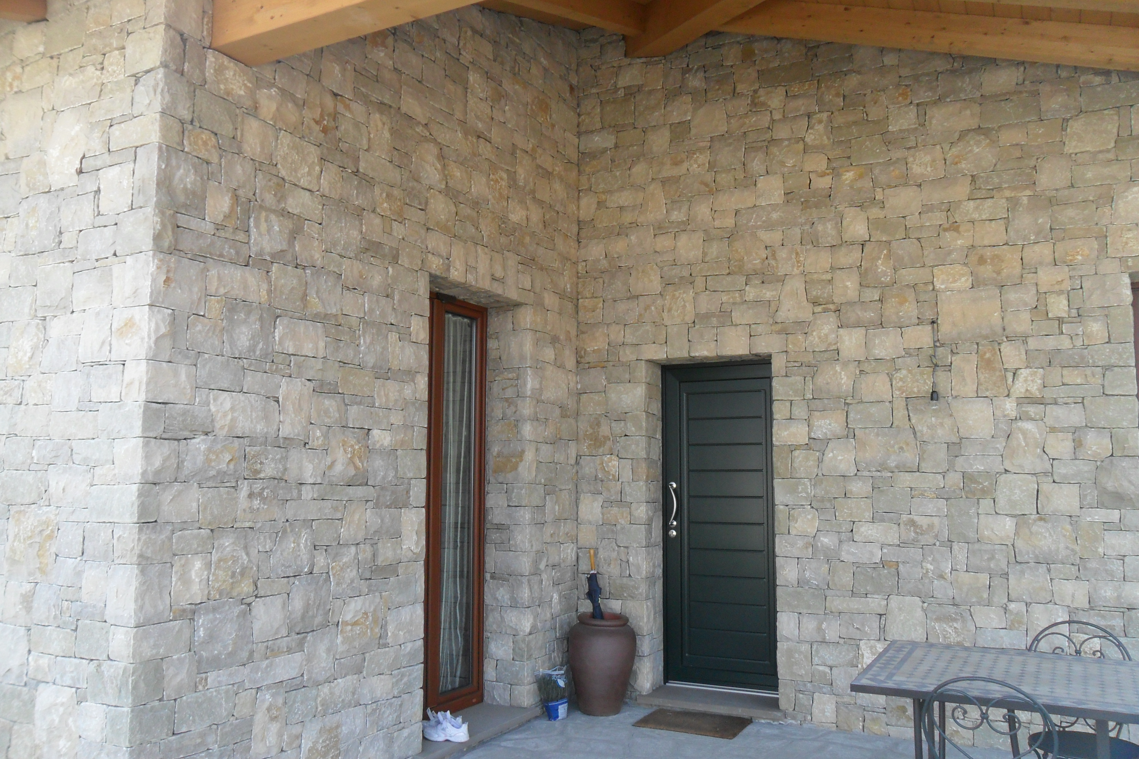 石材装点的意式住宅设计-11