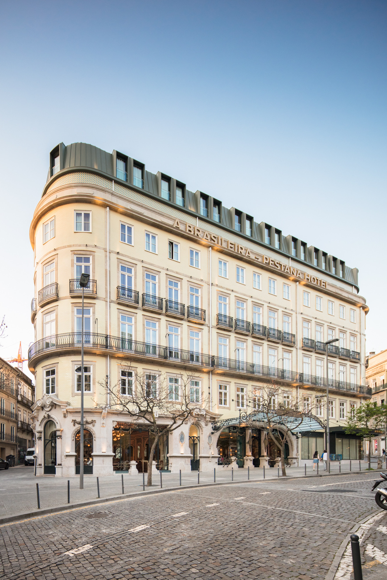 葡萄牙波尔图历史建筑“A Brasileira”酒店的修复与新生-114