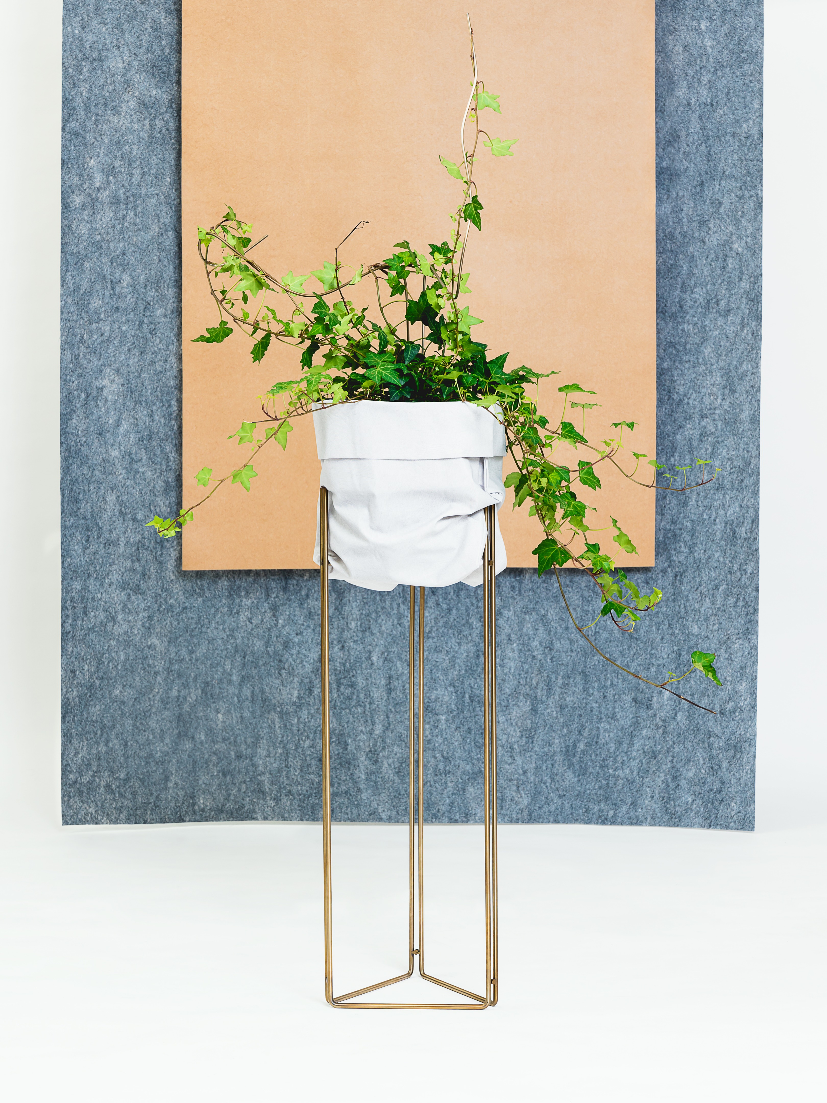 Linha 系列家具 | 灵活金属杆打造的多功能绿植与家居设计-13