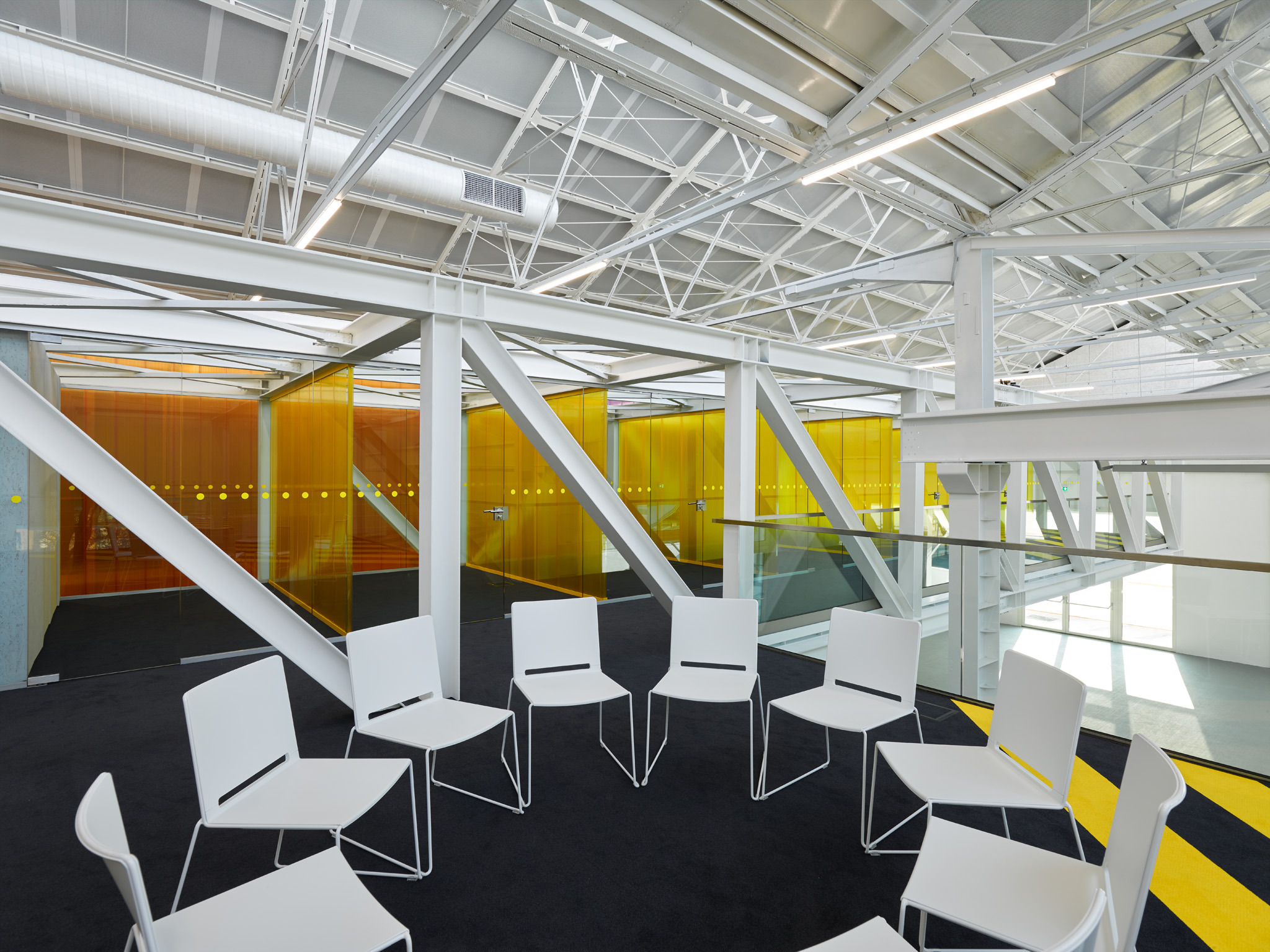 "Multi"椅点亮 Golinelli 文化中心-29