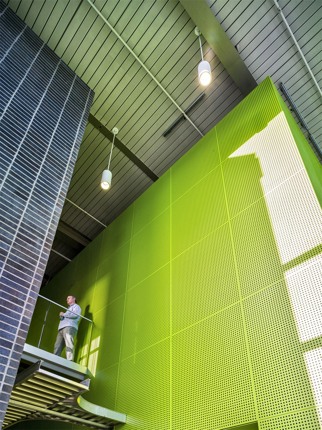 贝茨先进技术中心 | 沉浸式教学空间与透明度设计-17